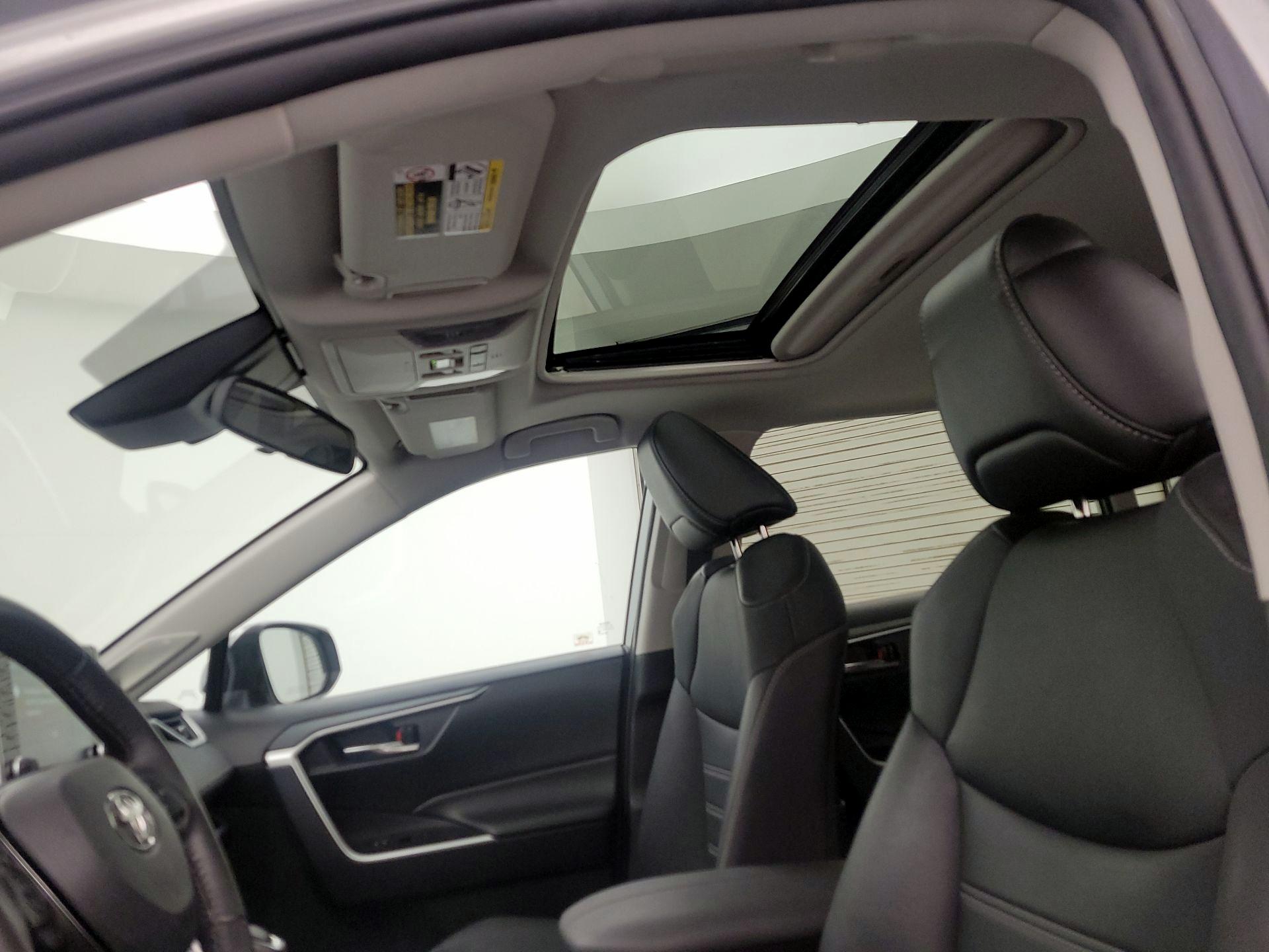 Thumbnail: 2021 Toyota RAV4 - 19