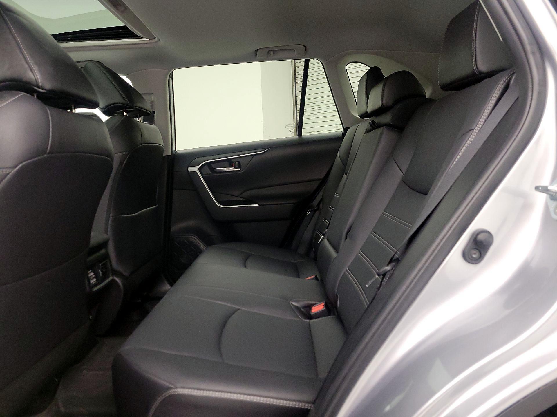 Thumbnail: 2021 Toyota RAV4 - 20