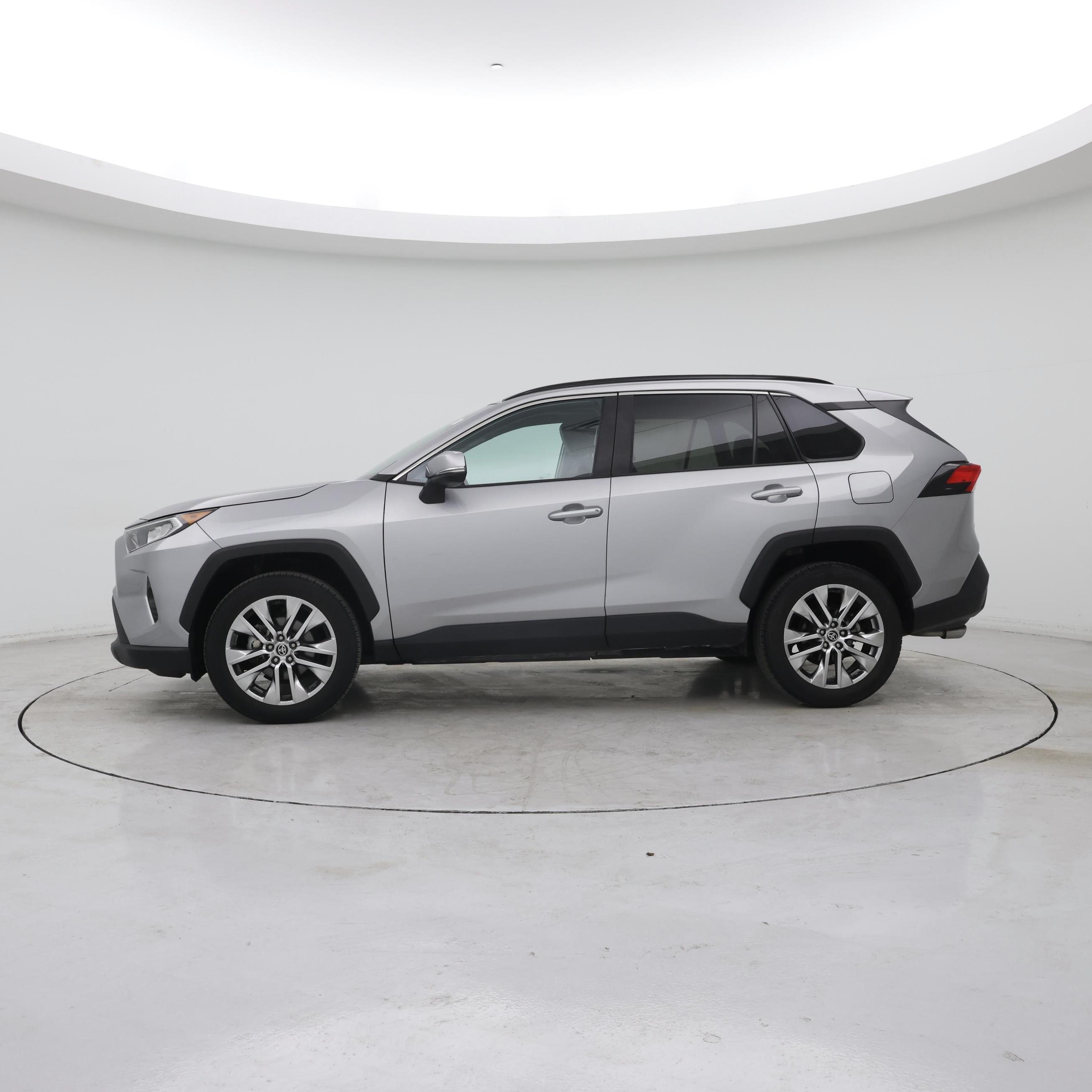 Thumbnail: 2021 Toyota RAV4 - 3