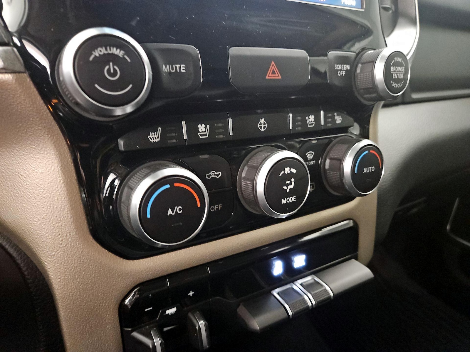 2019 RAM Ram 1500 Pickup Laramie - Photo 18