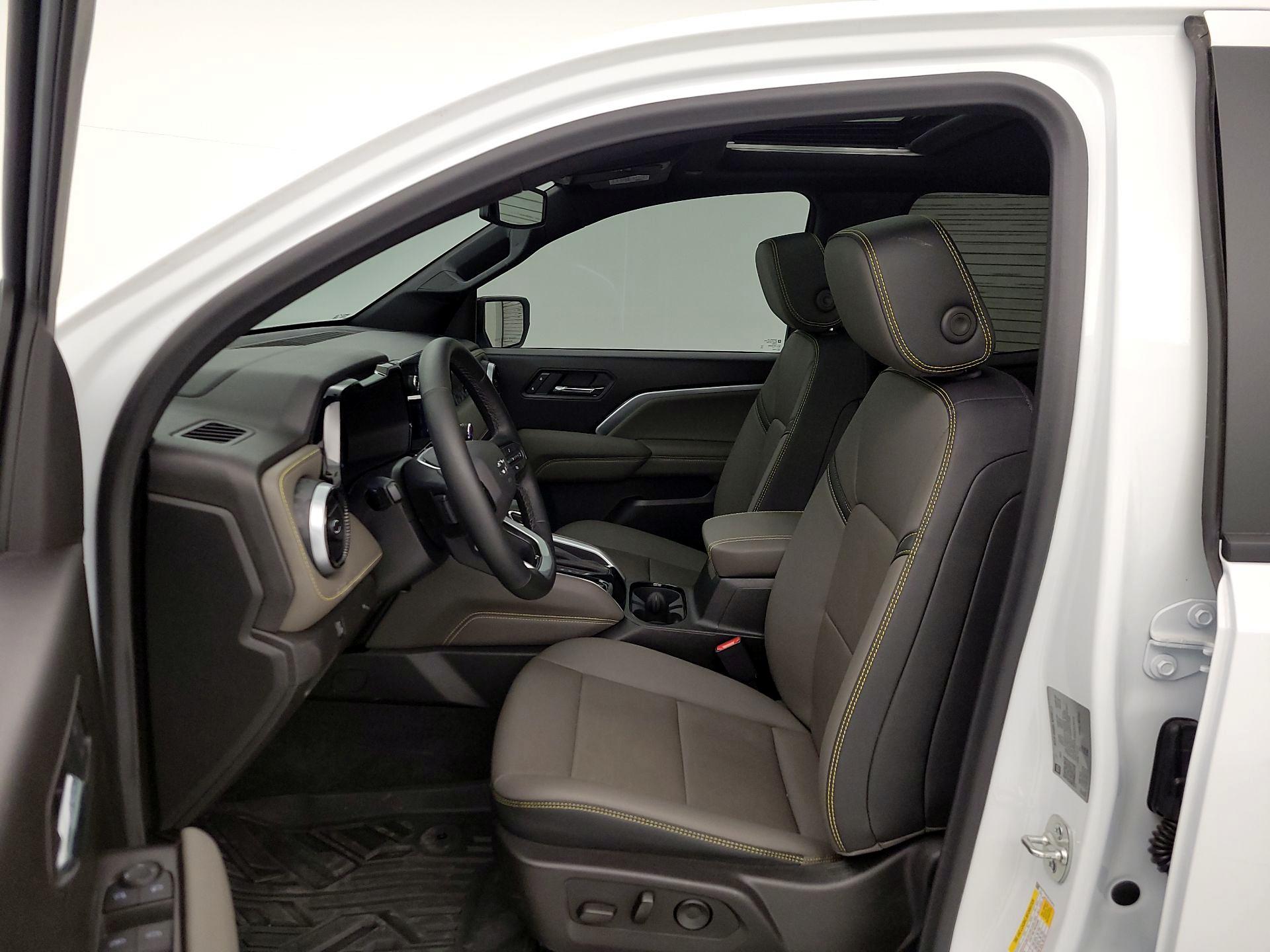 Thumbnail: 2025 Chevrolet Colorado - 11