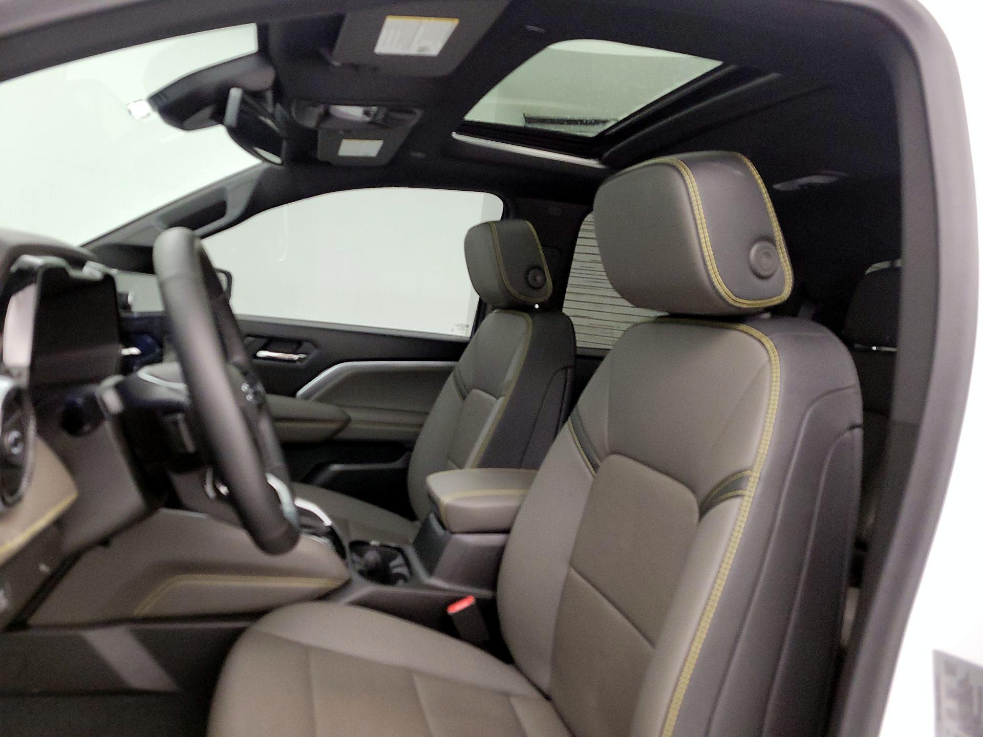 Thumbnail: 2025 Chevrolet Colorado - 19