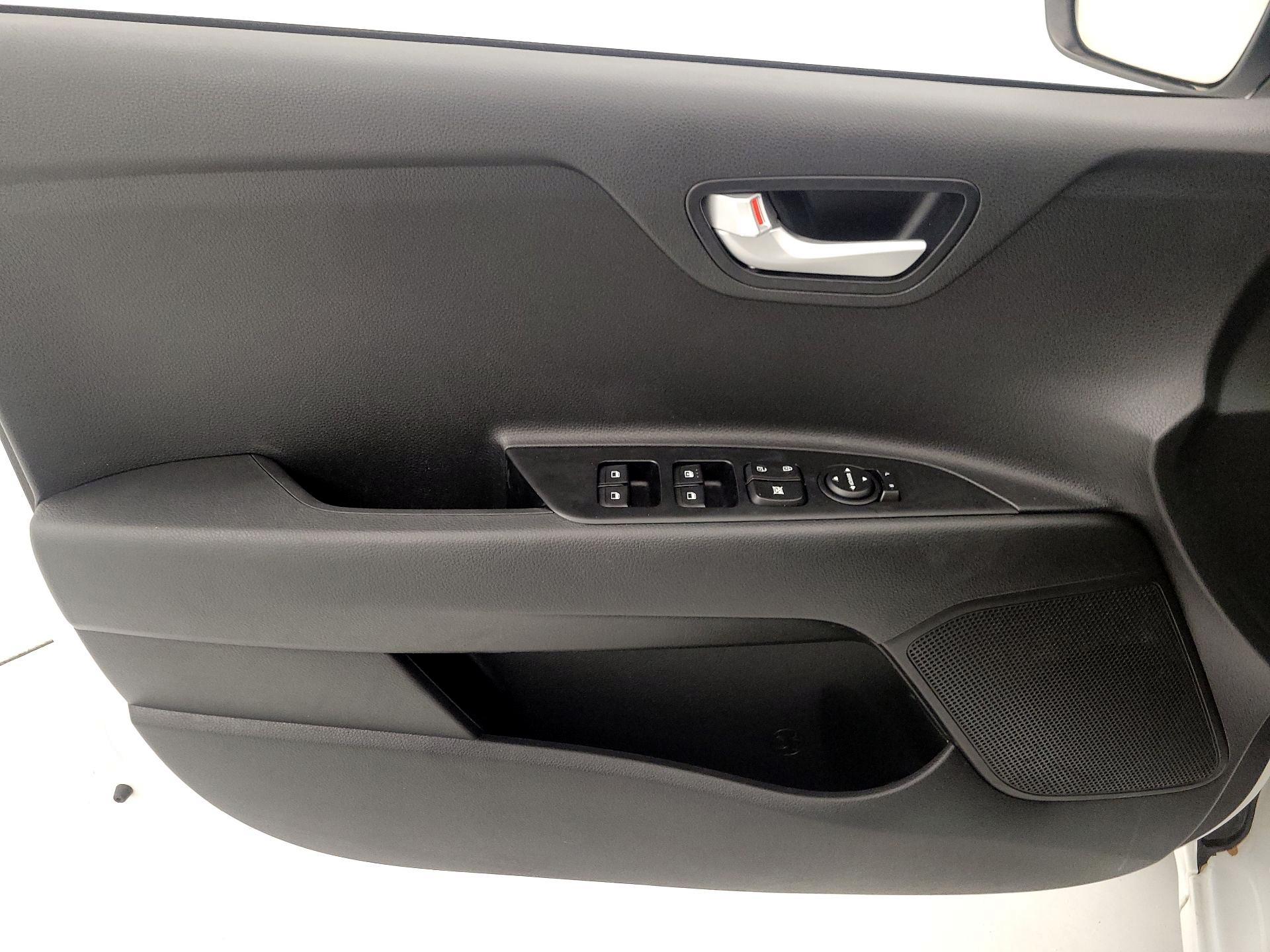 Thumbnail: 2021 Kia Rio - 12