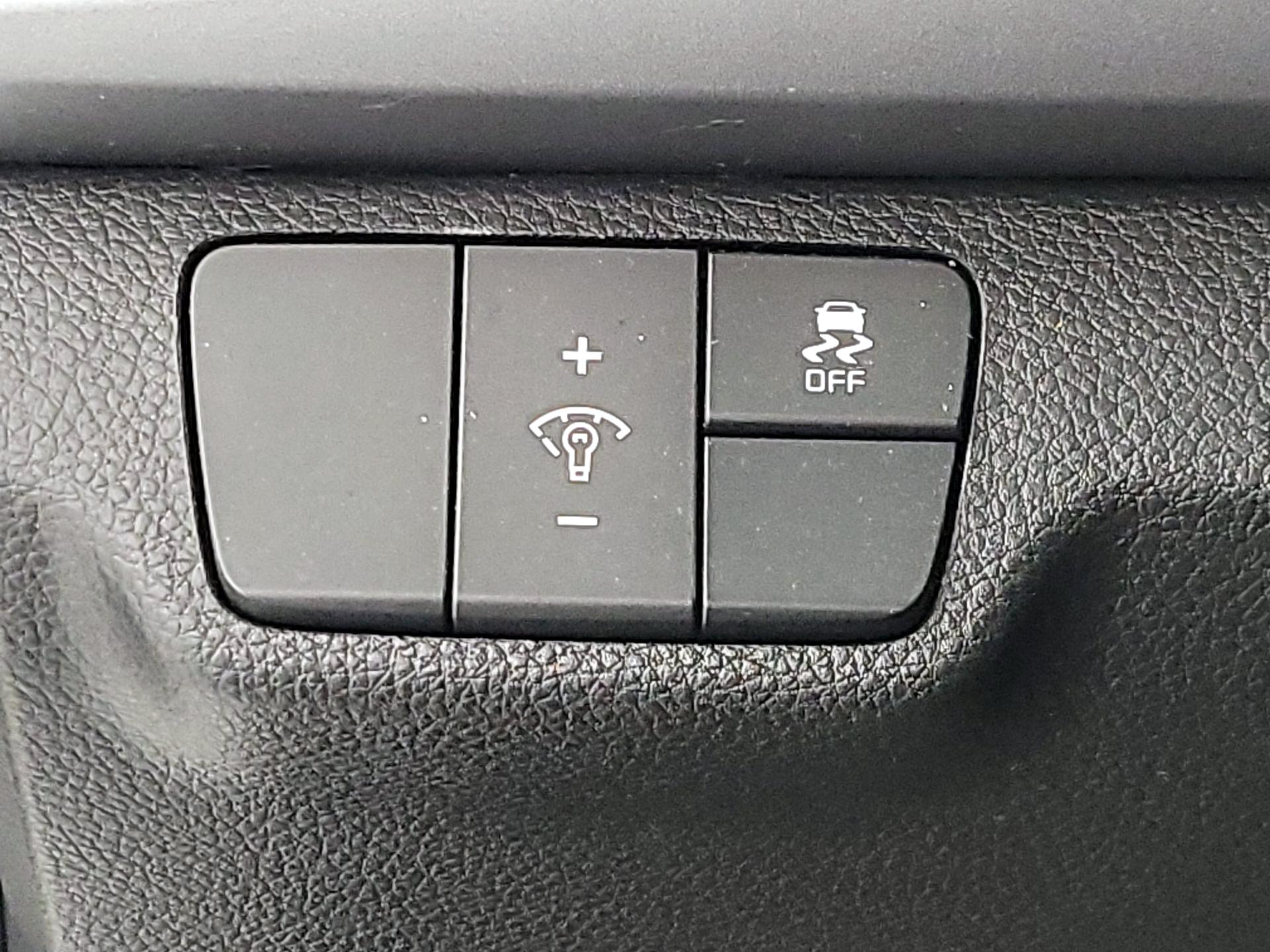 Thumbnail: 2021 Kia Rio - 13