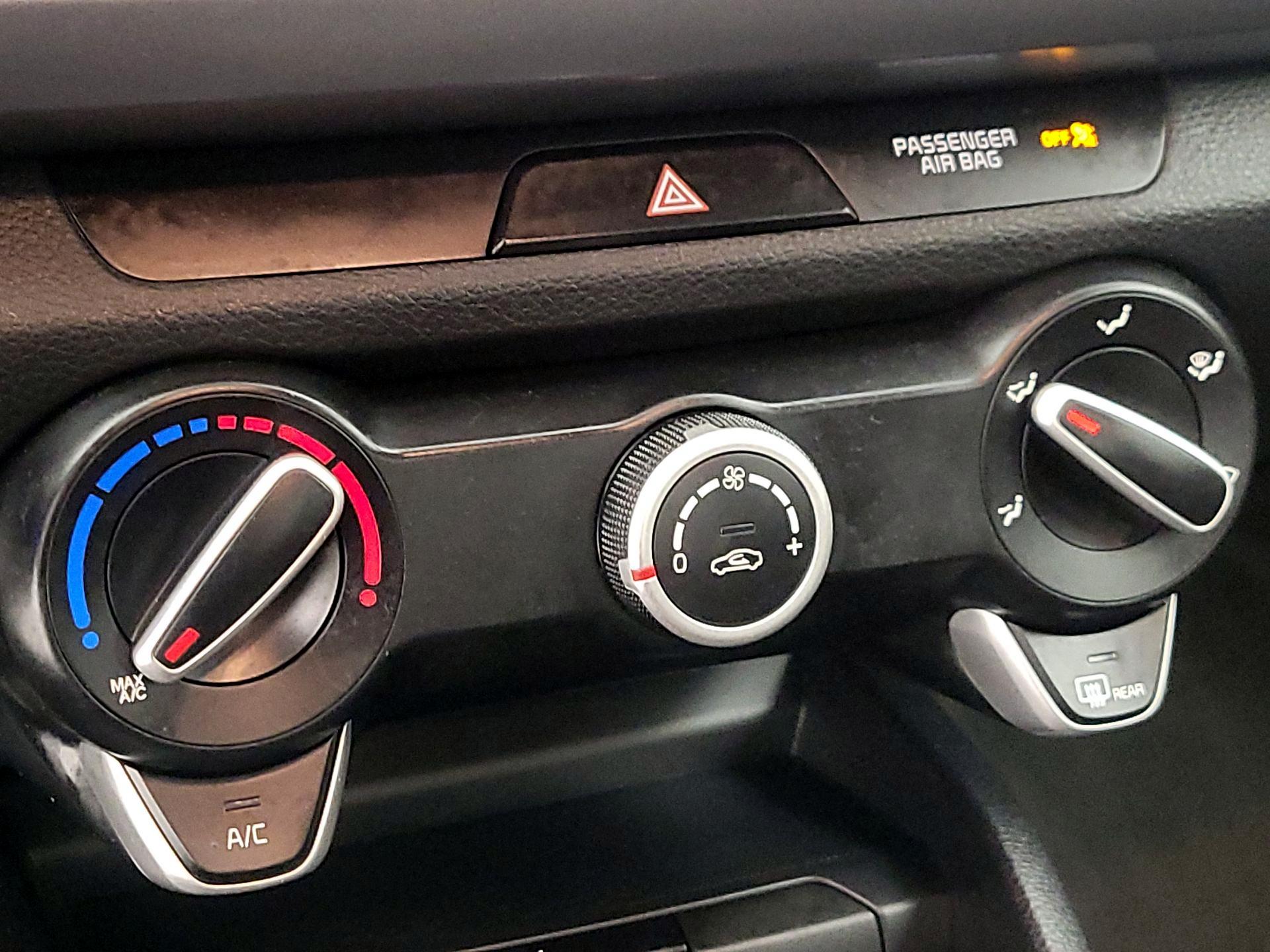 Thumbnail: 2021 Kia Rio - 16