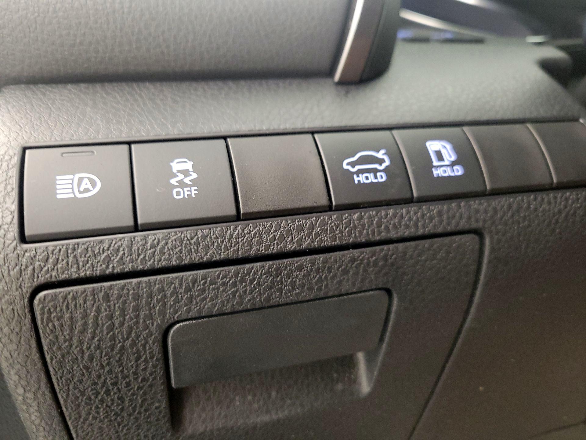 Thumbnail: 2019 Toyota Camry - 13