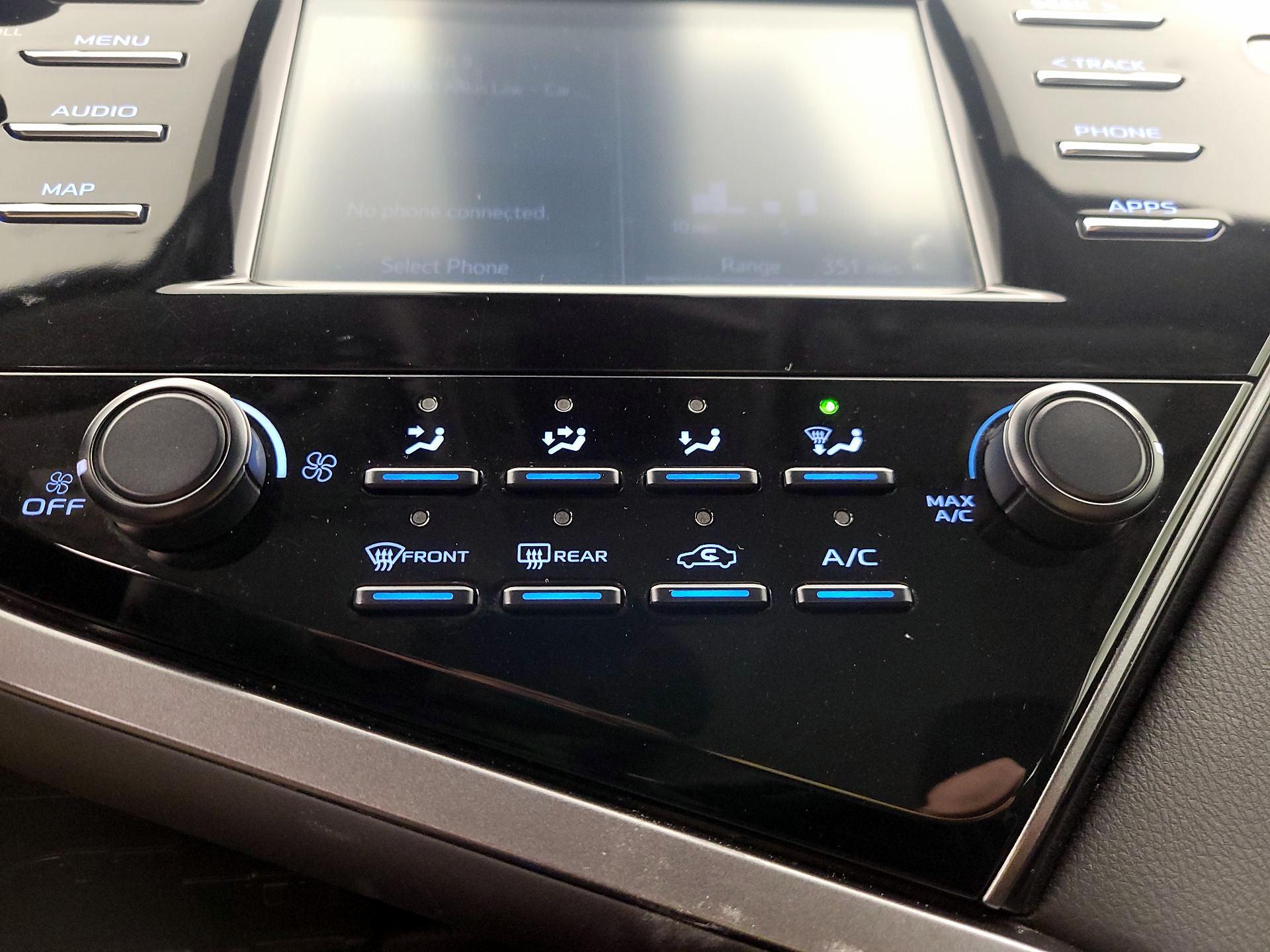 Thumbnail: 2019 Toyota Camry - 16