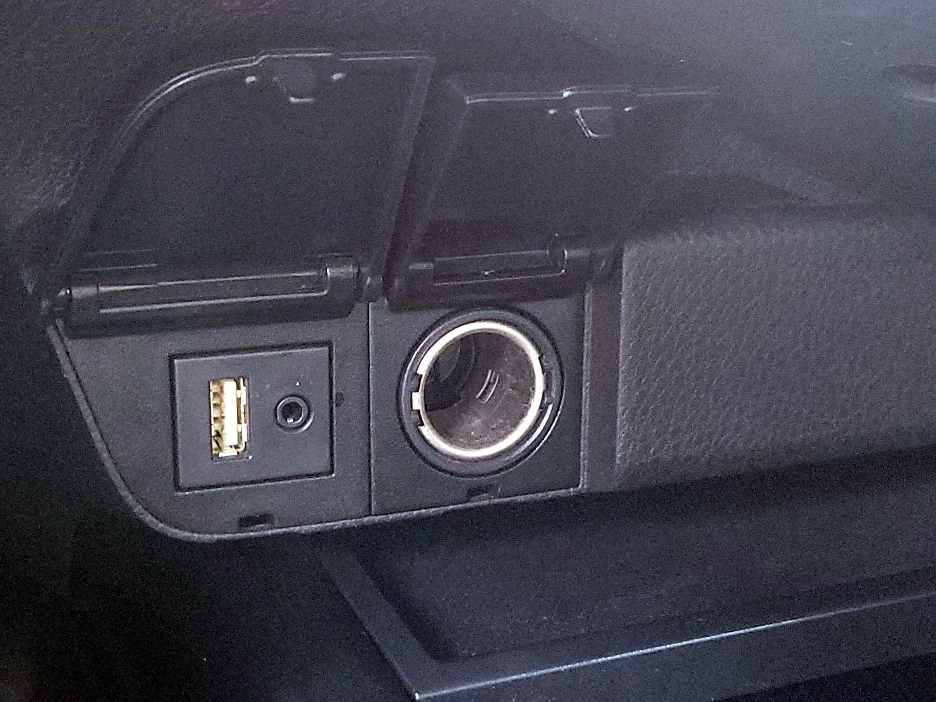 Thumbnail: 2019 Toyota Camry - 18