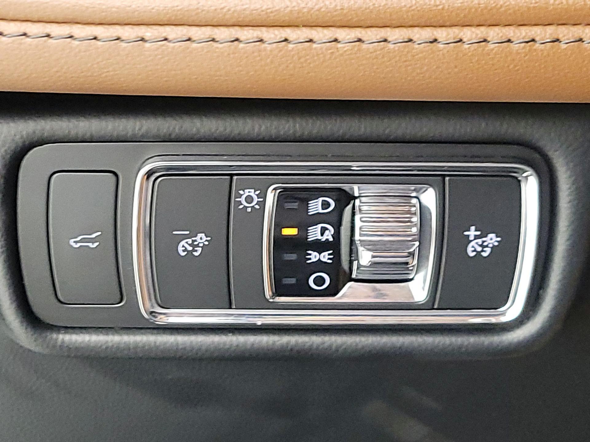 Thumbnail: 2022 Lincoln Aviator - 13