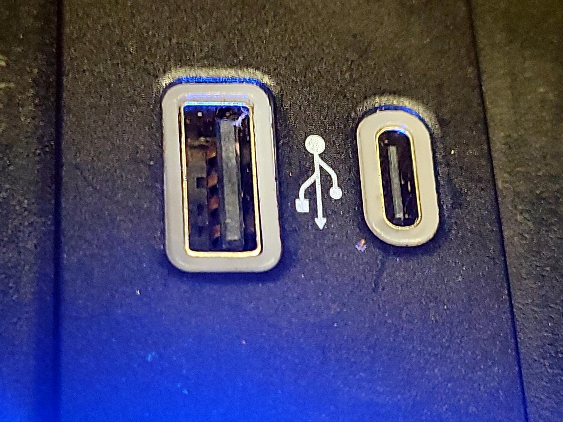 Thumbnail: 2022 Lincoln Aviator - 19