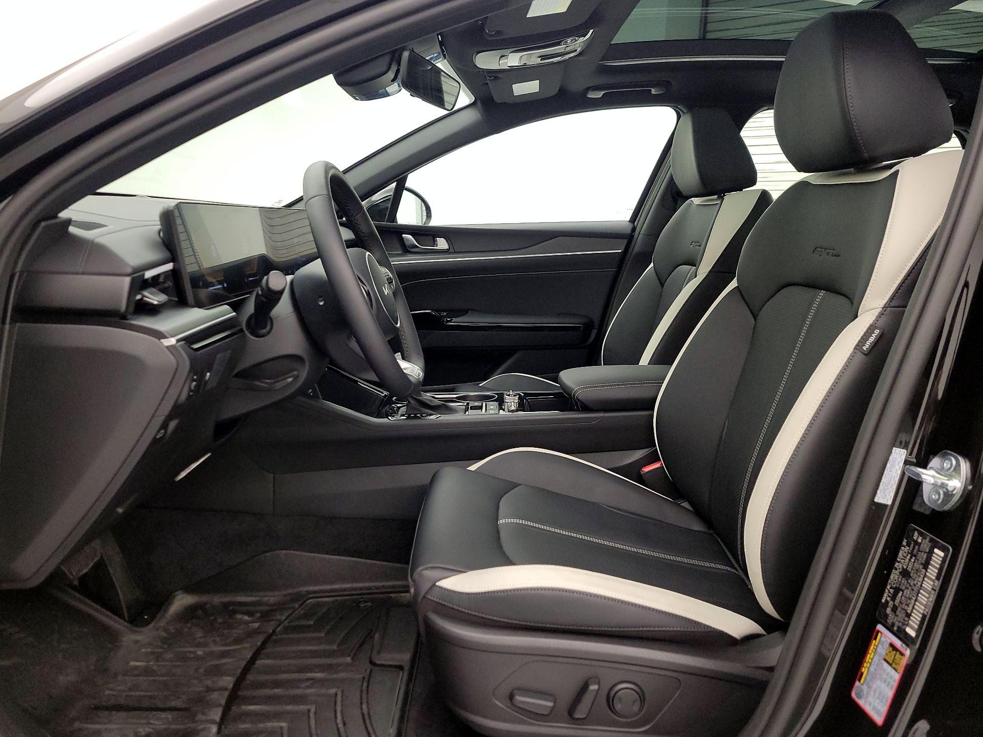 Thumbnail: 2026 Kia K5 - 11