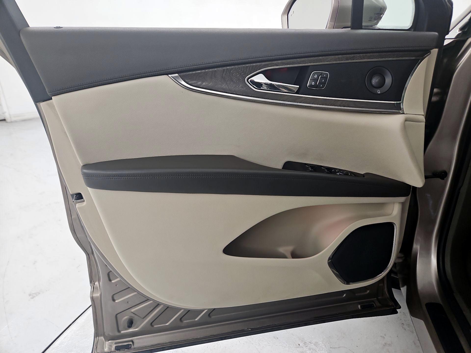 Thumbnail: 2019 Lincoln Nautilus - 12