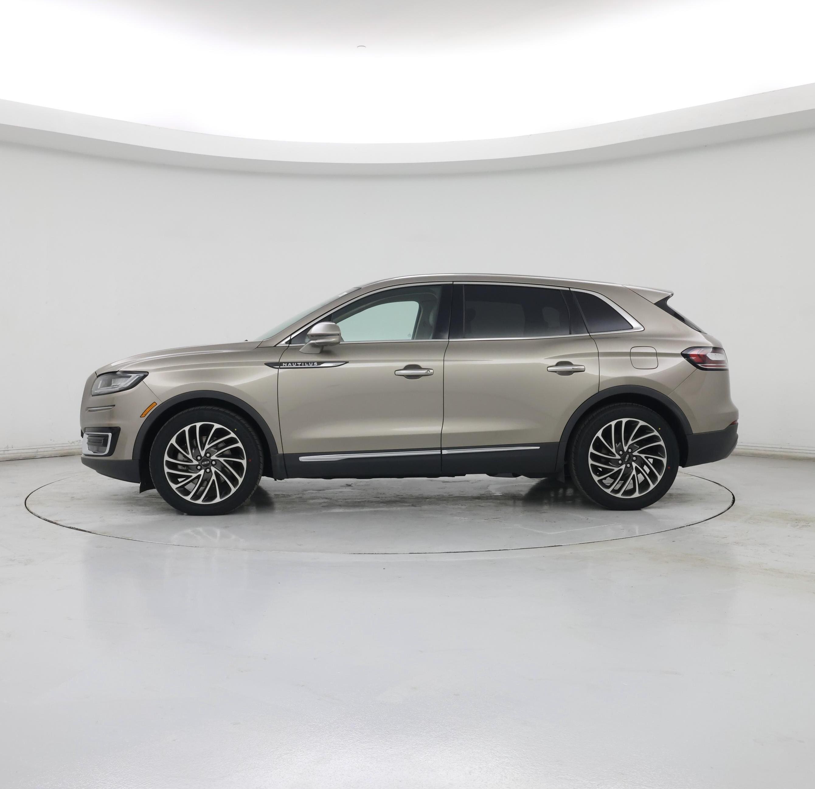 Thumbnail: 2019 Lincoln Nautilus - 3