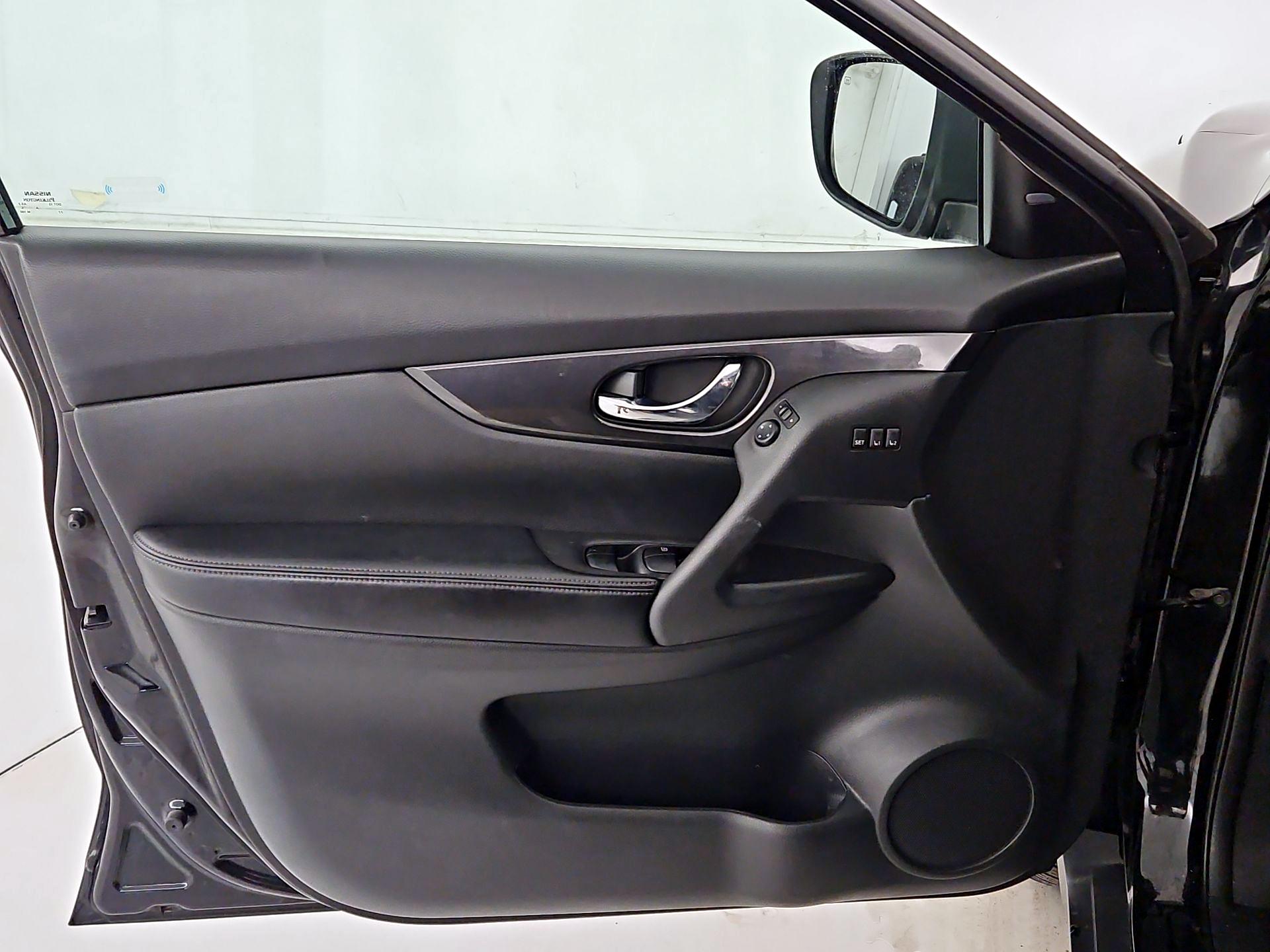 Thumbnail: 2018 Nissan Rogue - 12