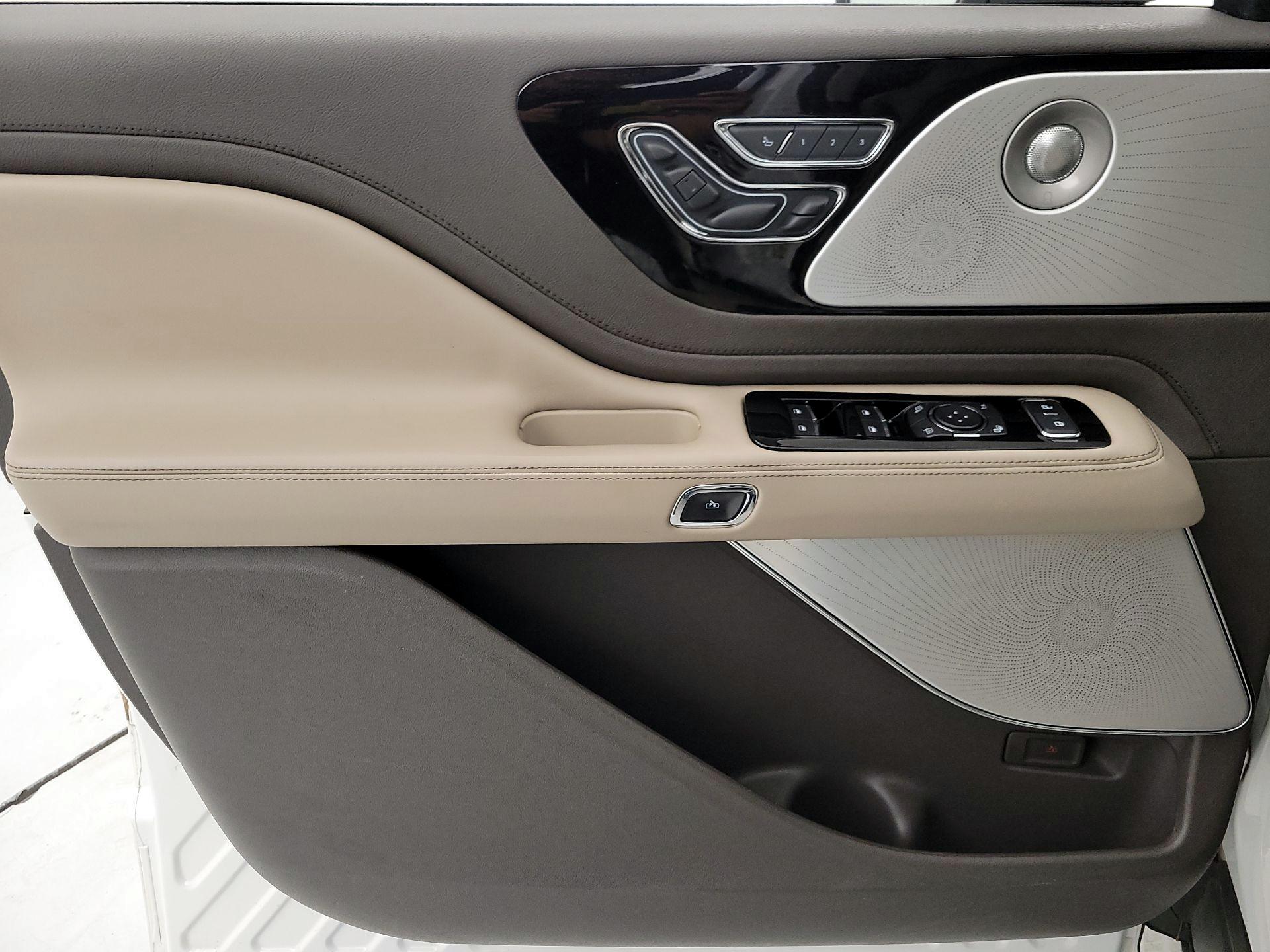 Thumbnail: 2020 Lincoln Aviator - 12