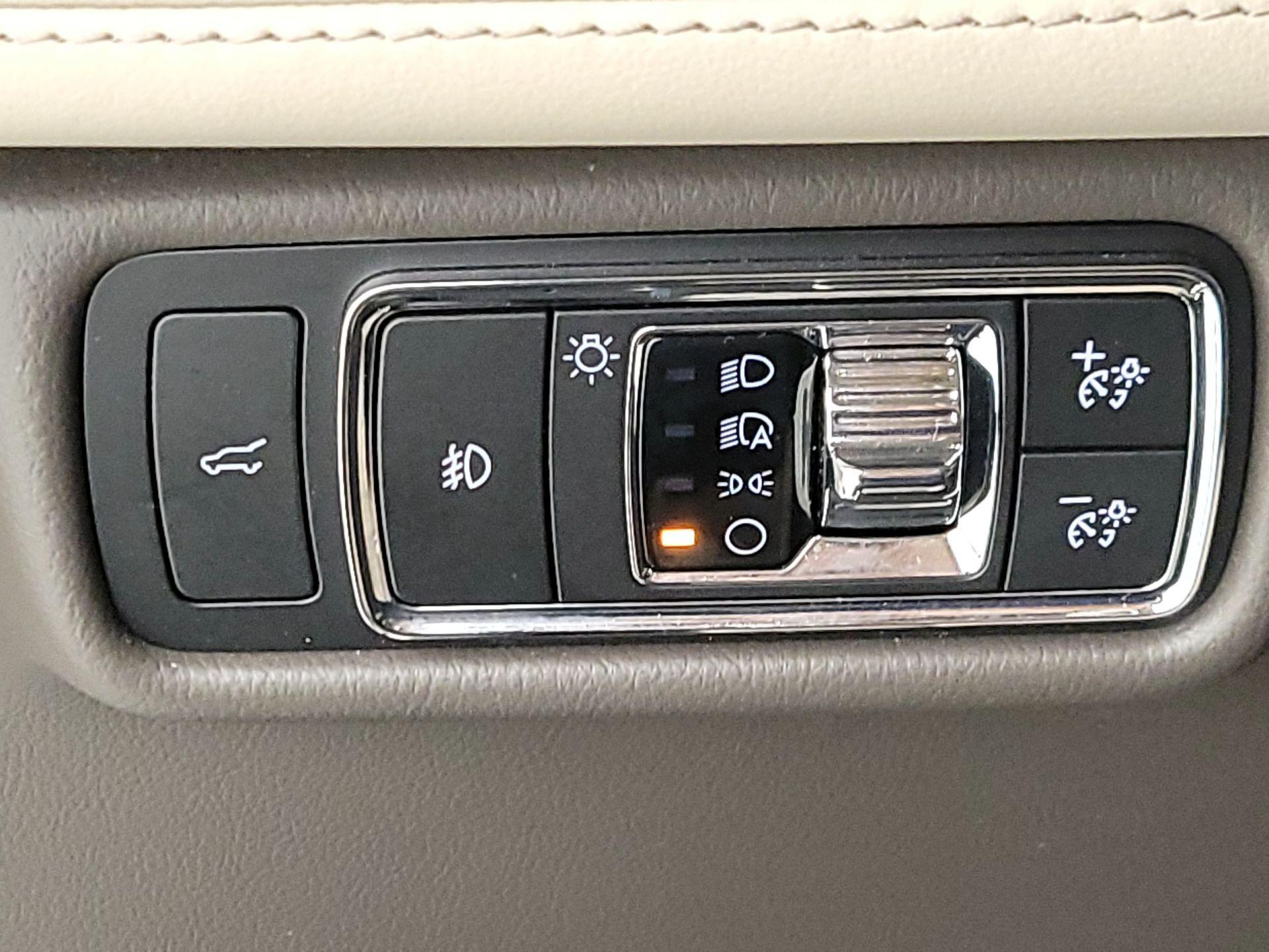 Thumbnail: 2020 Lincoln Aviator - 13