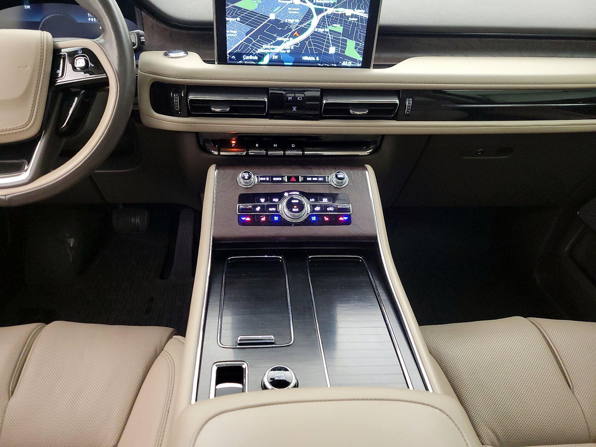 Thumbnail: 2020 Lincoln Aviator - 18