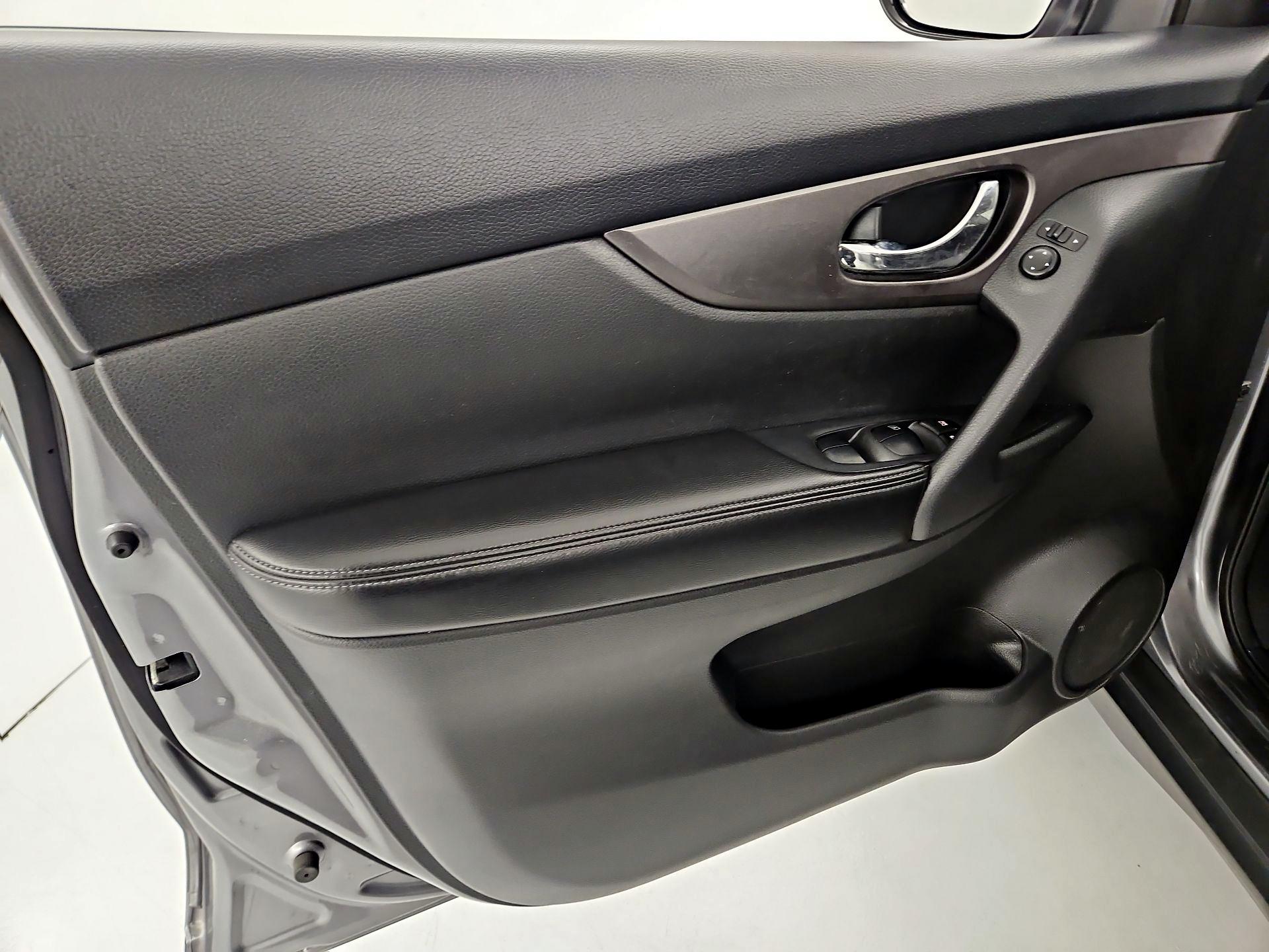 Thumbnail: 2015 Nissan Rogue - 12