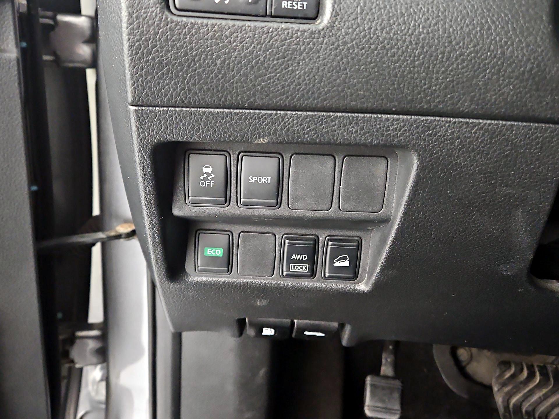 Thumbnail: 2015 Nissan Rogue - 13