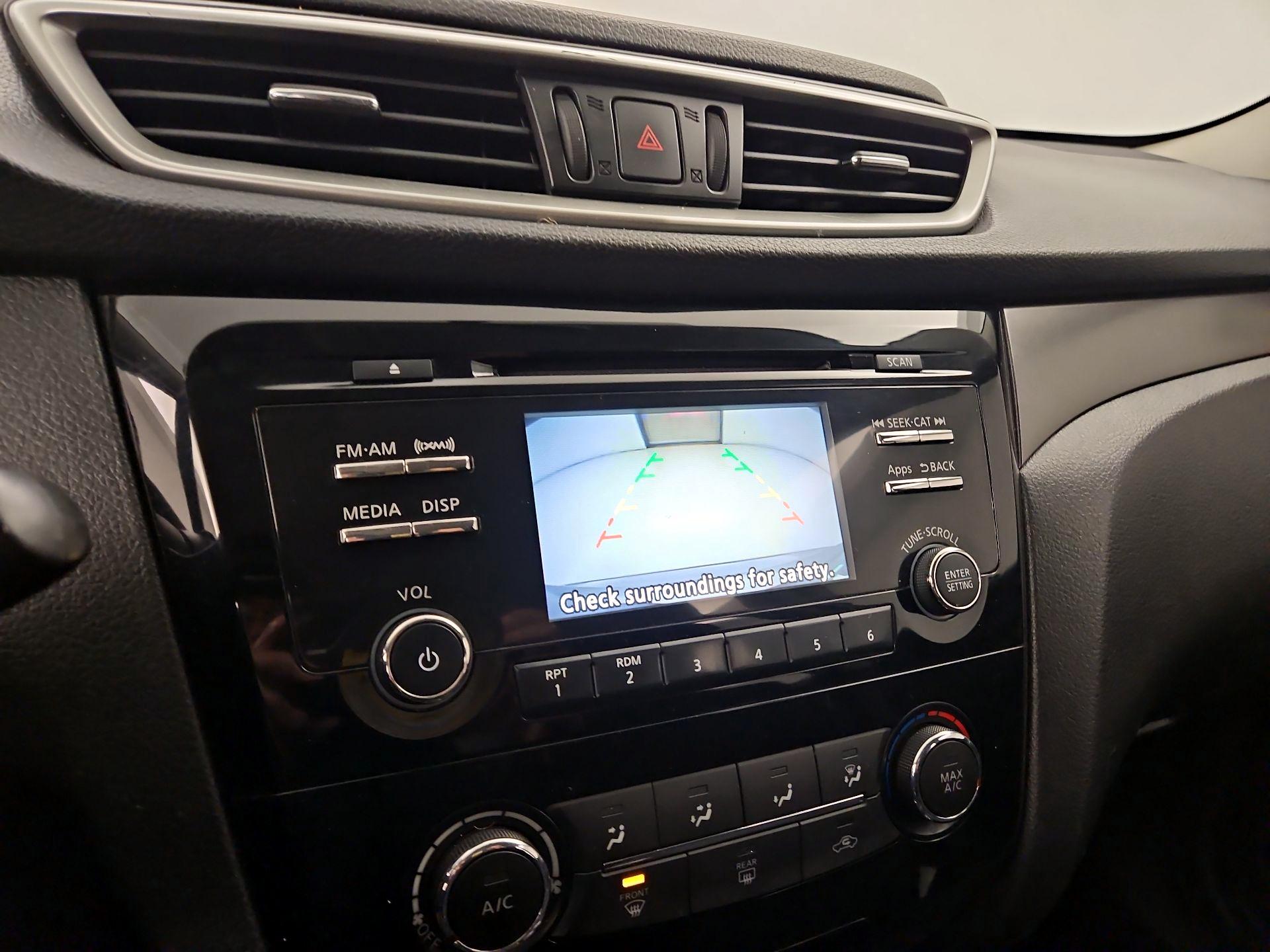 Thumbnail: 2015 Nissan Rogue - 14