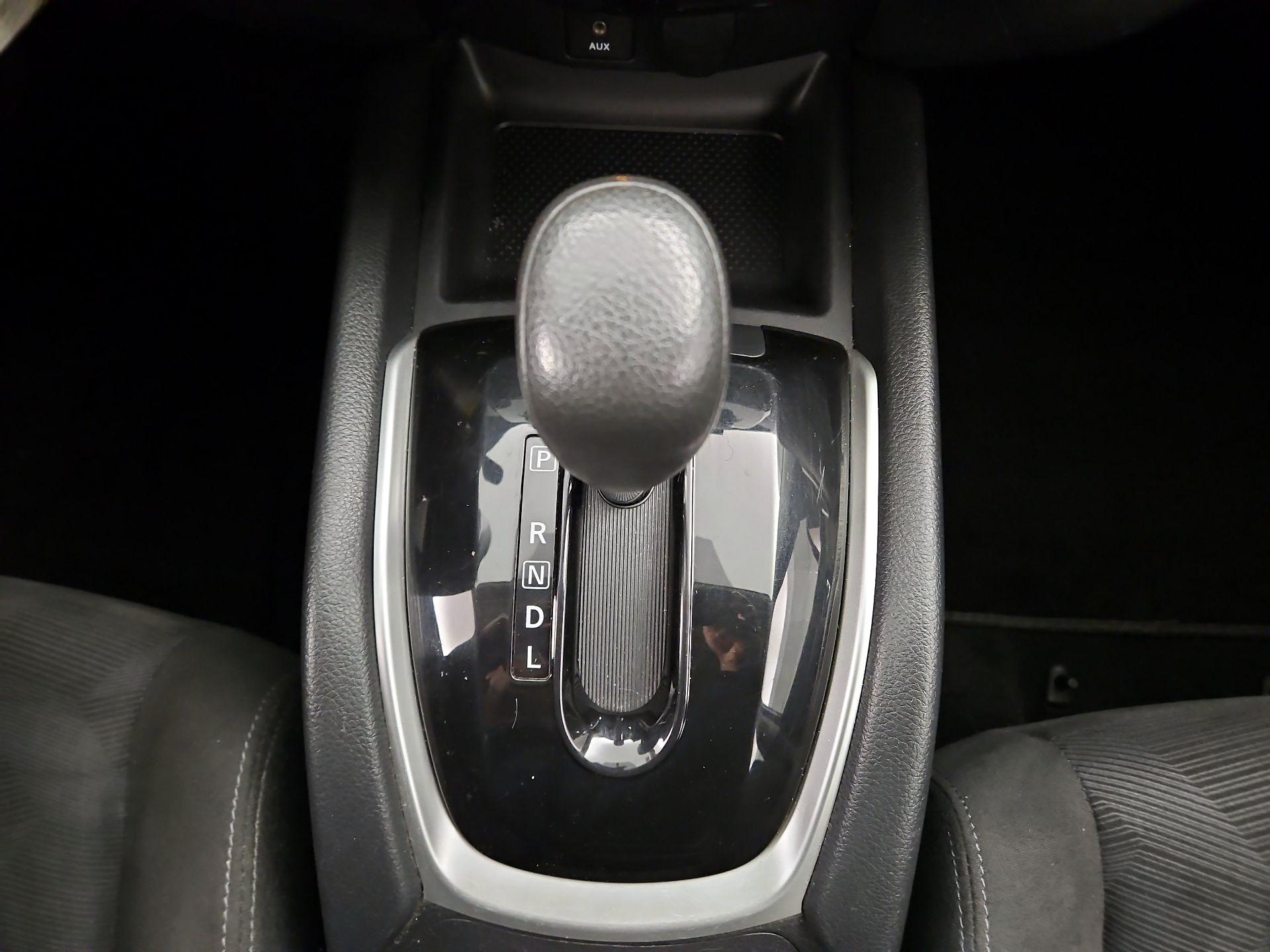 Thumbnail: 2015 Nissan Rogue - 17