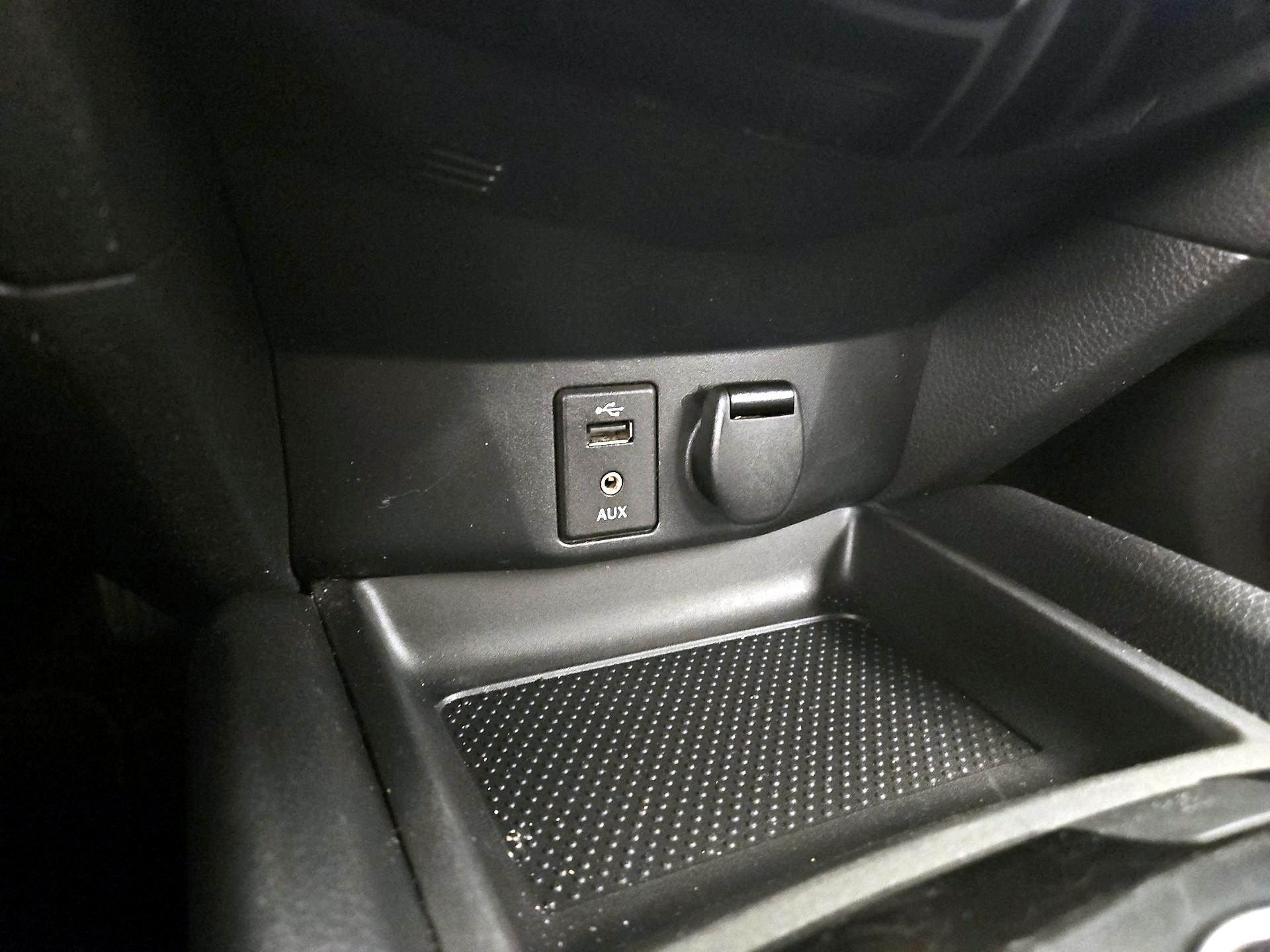 Thumbnail: 2015 Nissan Rogue - 18