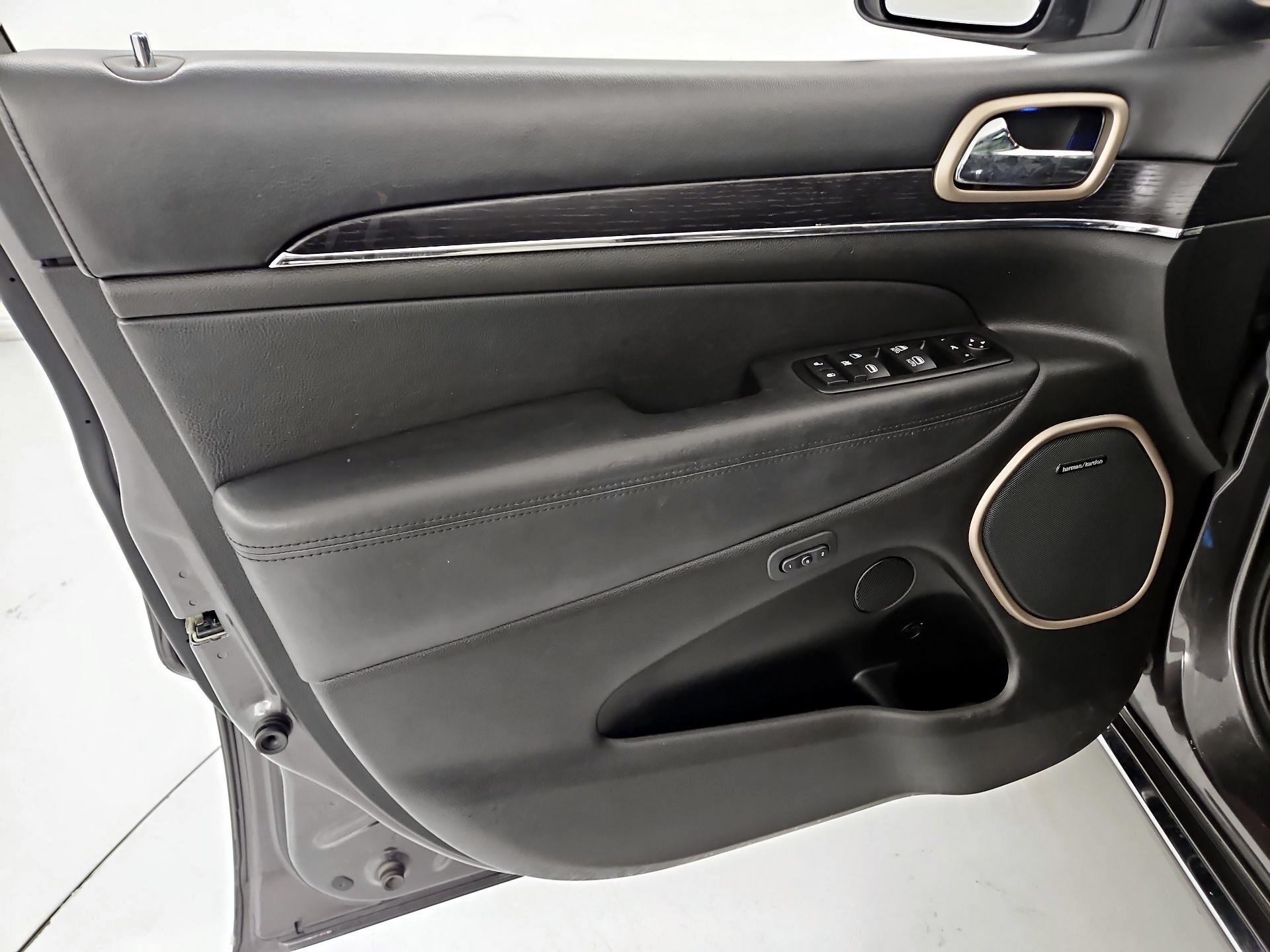 Thumbnail: 2015 Jeep Grand Cherokee - 12