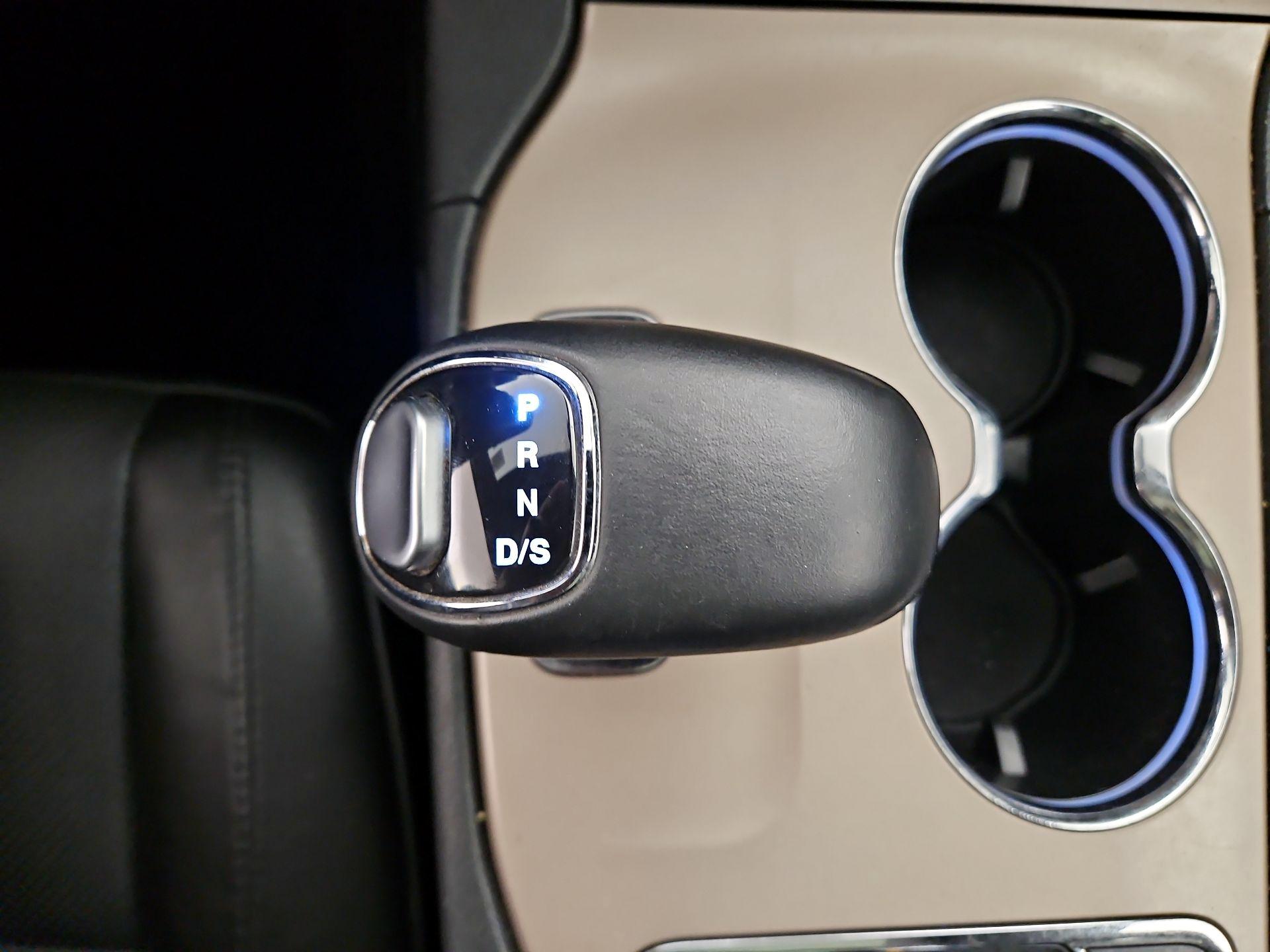 Thumbnail: 2015 Jeep Grand Cherokee - 18