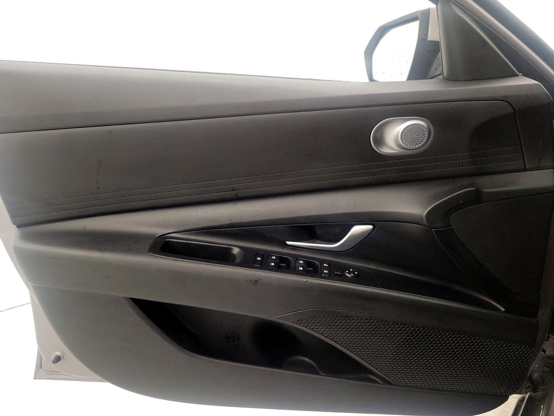 Thumbnail: 2021 Hyundai Elantra - 12