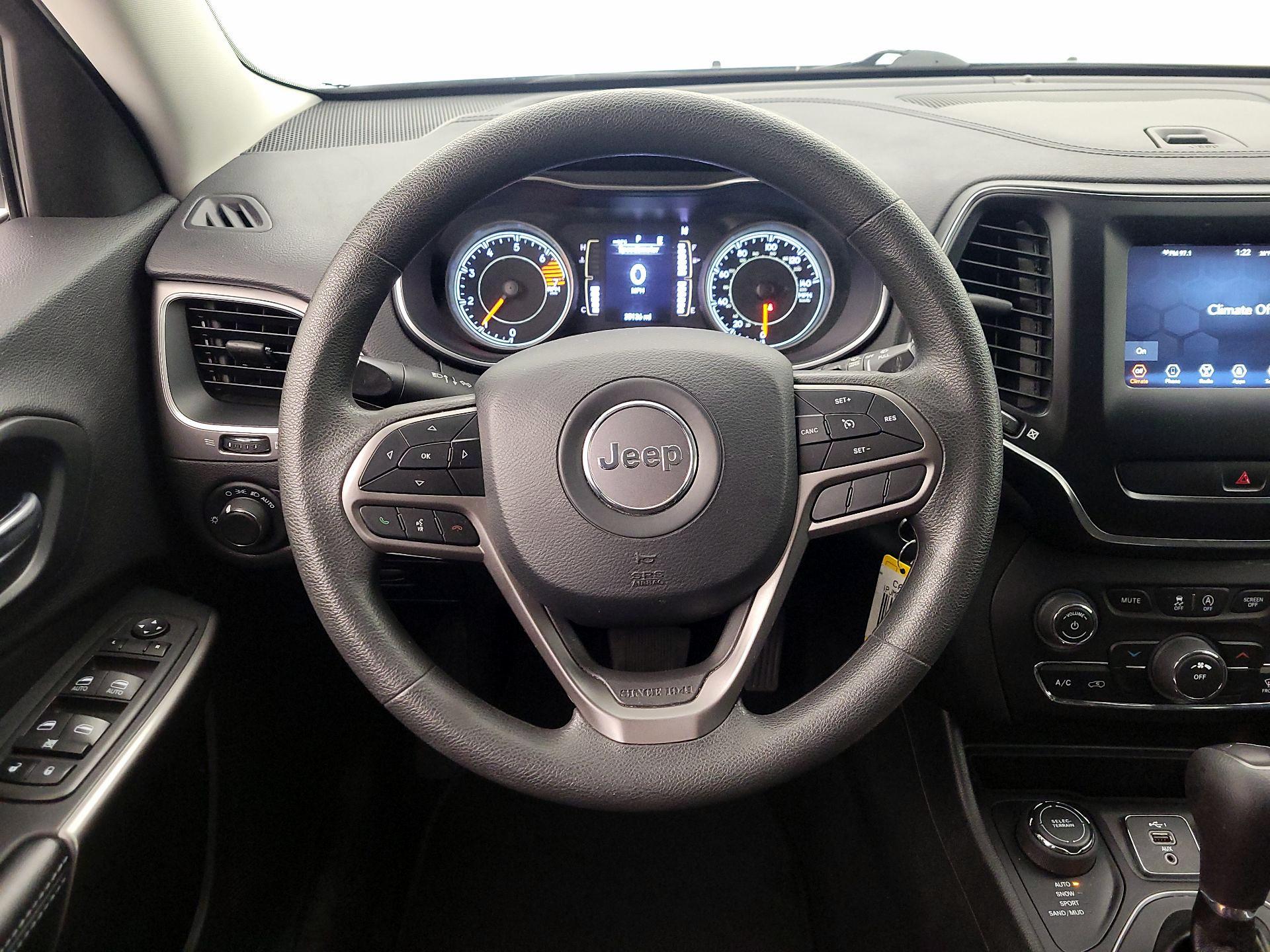 Thumbnail: 2021 Jeep Cherokee - 10