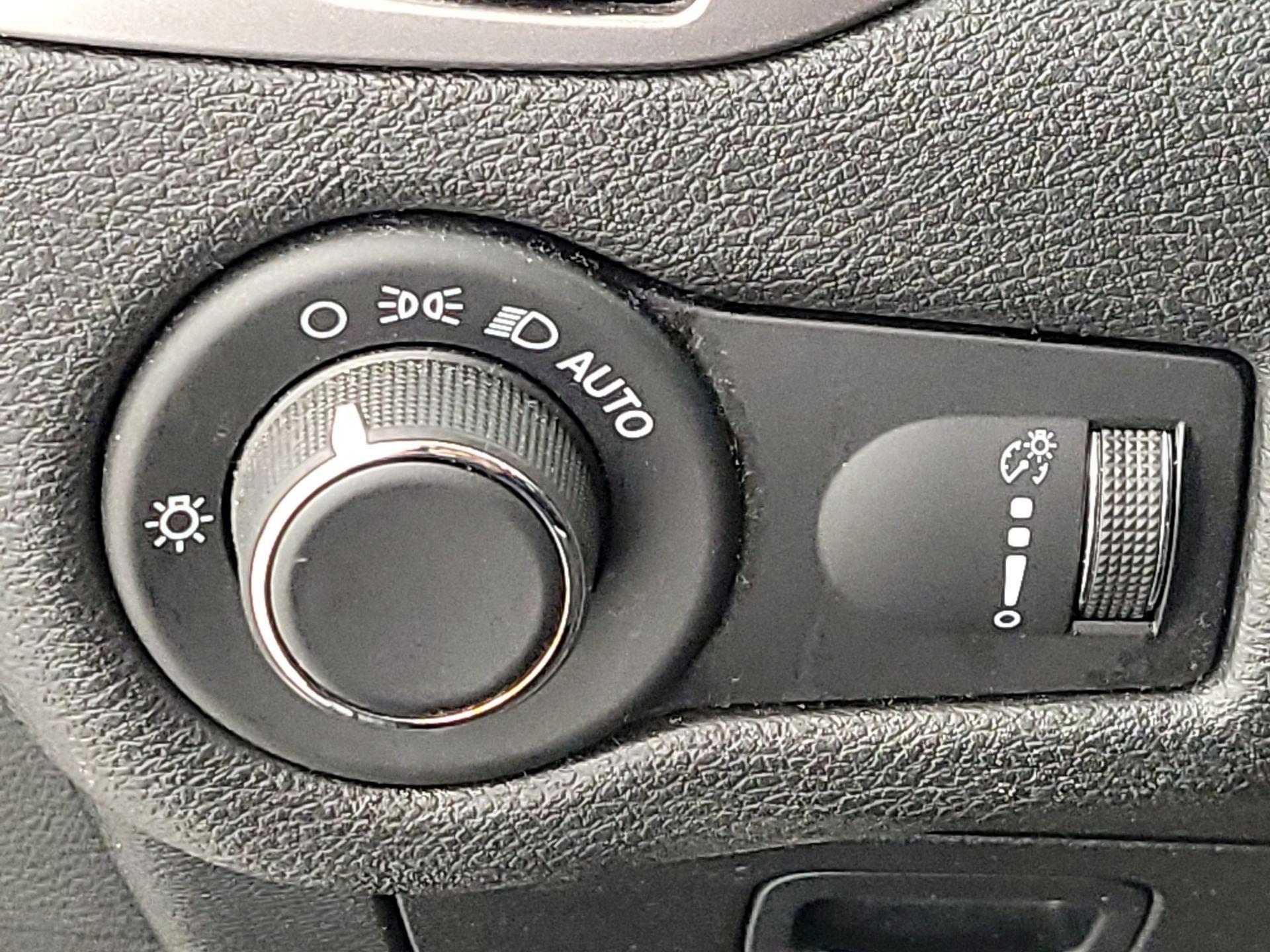 Thumbnail: 2021 Jeep Cherokee - 13