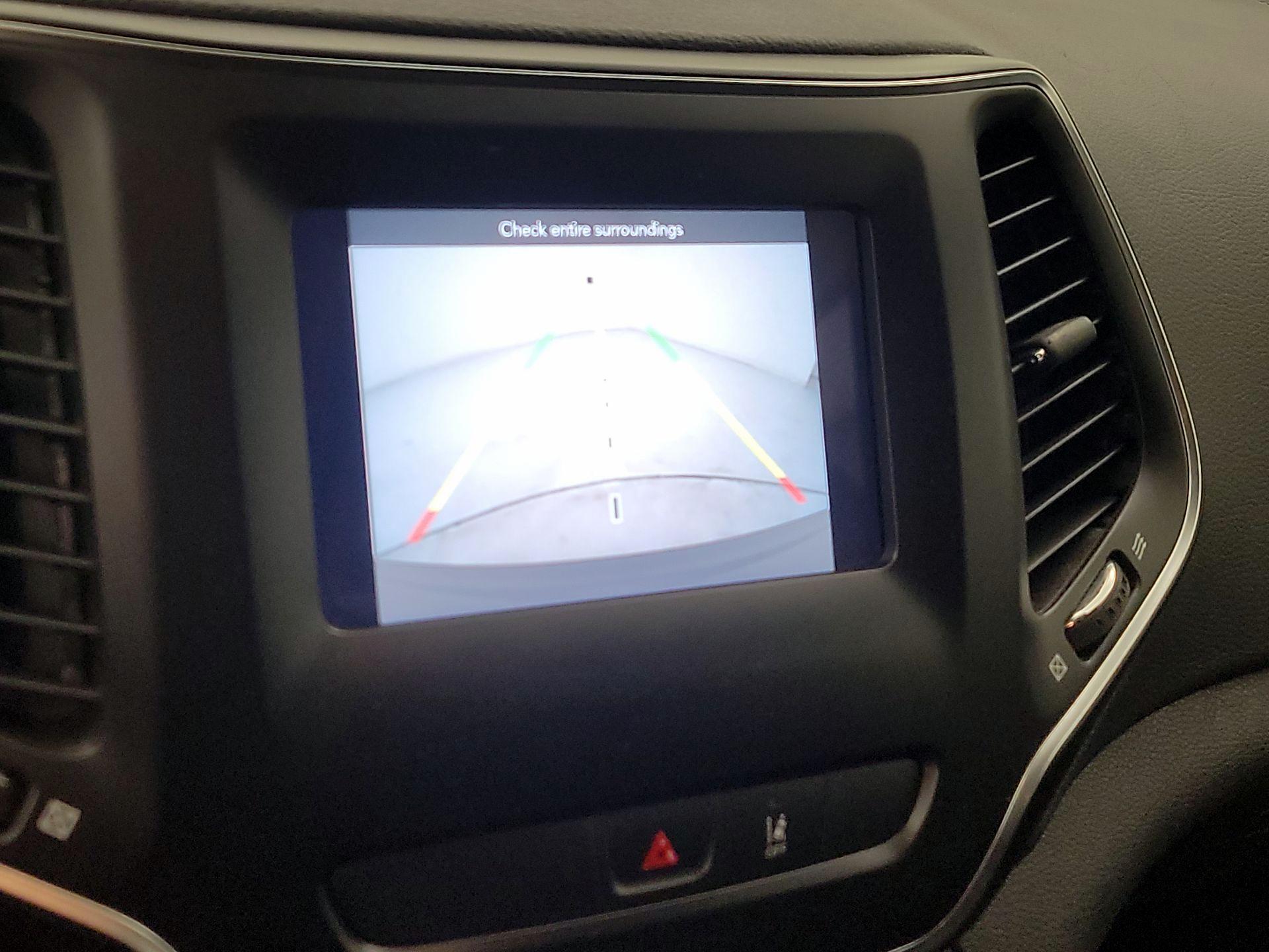 Thumbnail: 2021 Jeep Cherokee - 14