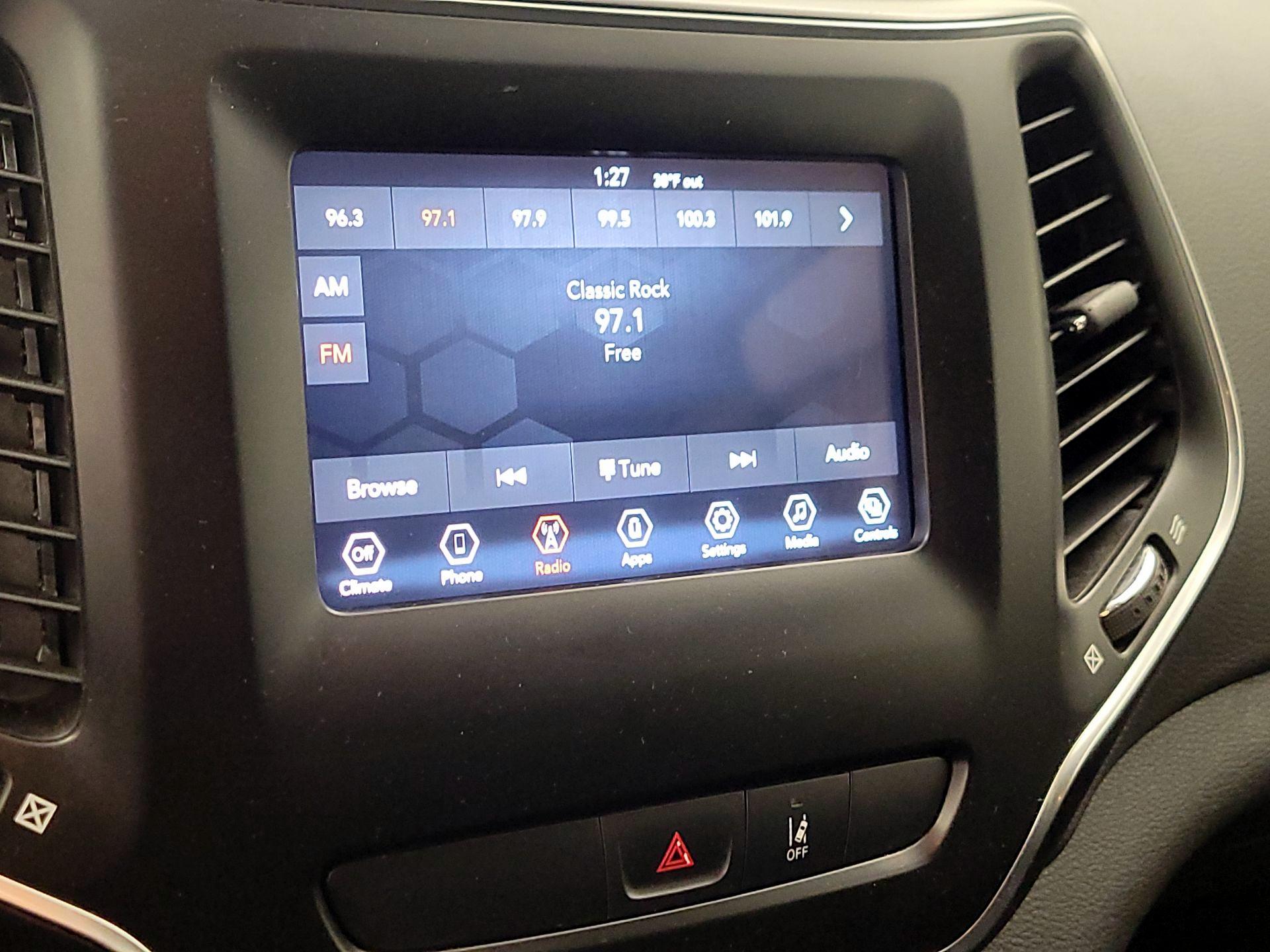 Thumbnail: 2021 Jeep Cherokee - 15