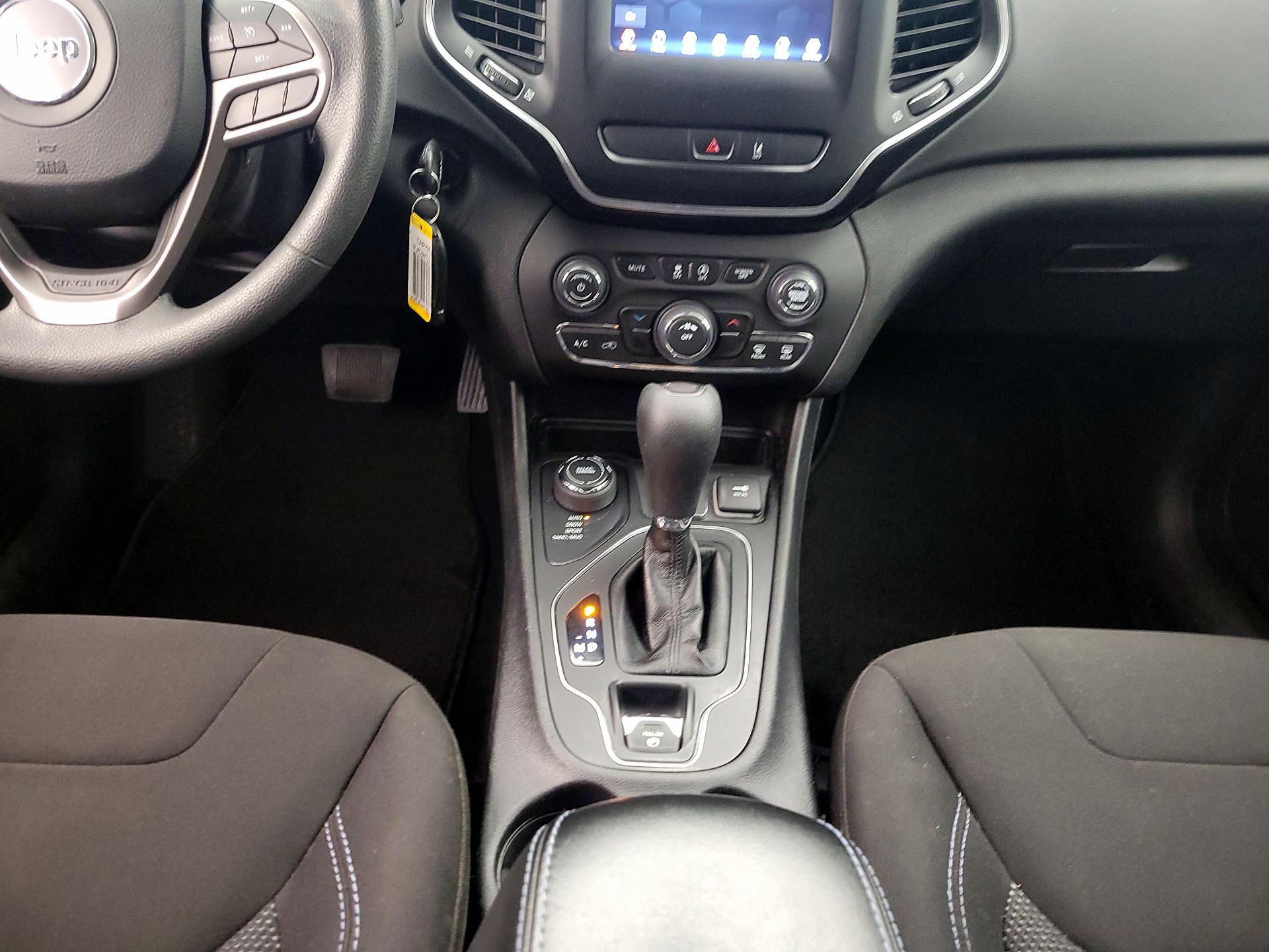 Thumbnail: 2021 Jeep Cherokee - 17