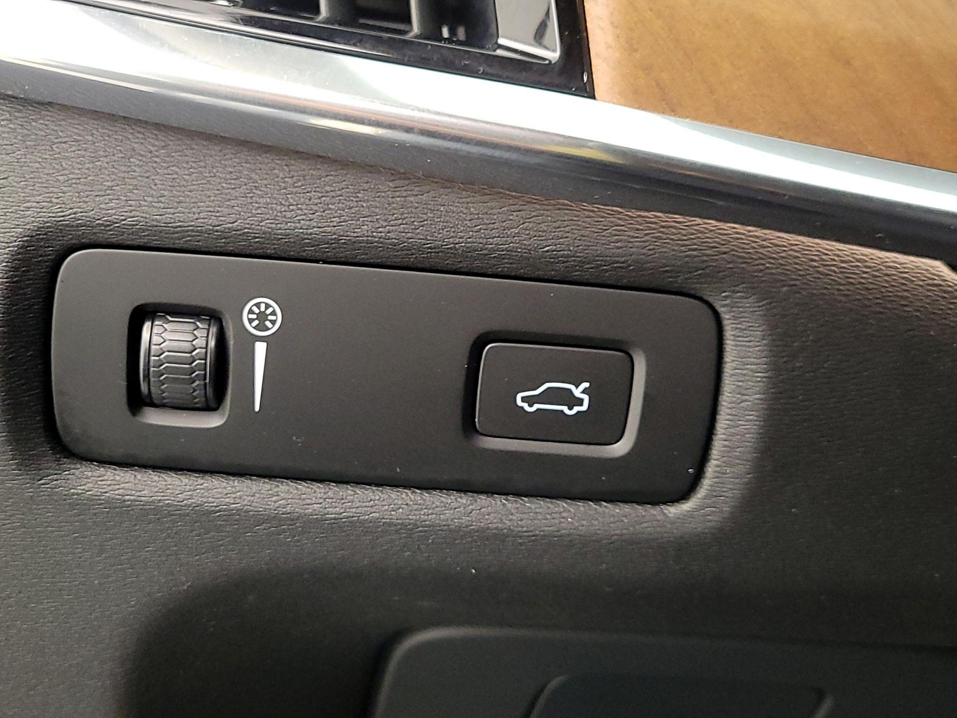 Thumbnail: 2020 Volvo S90 - 13