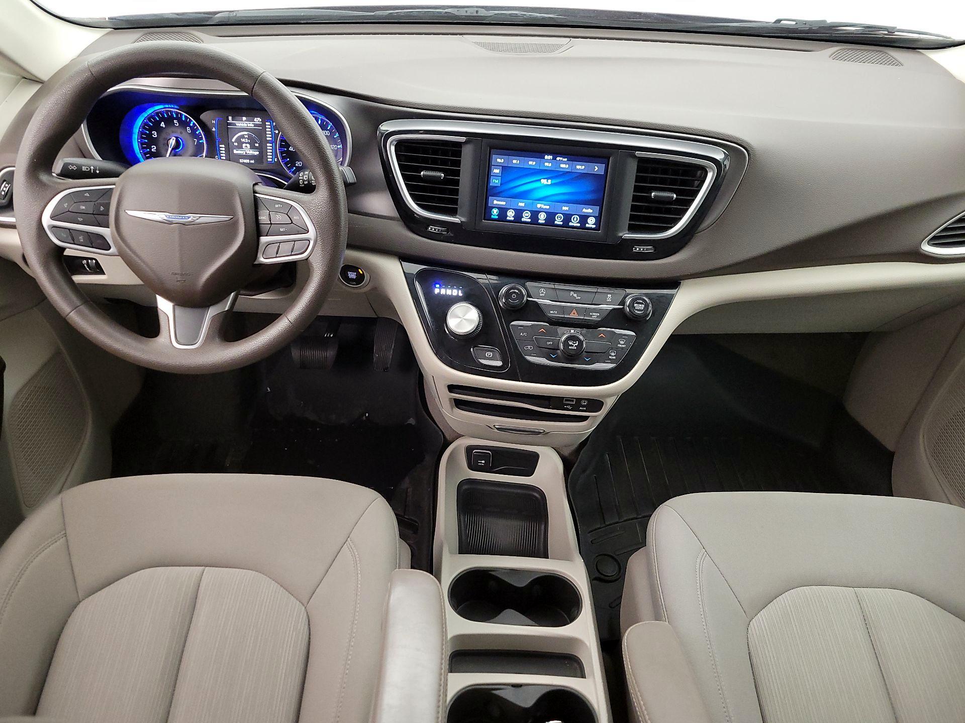 Thumbnail: 2020 Chrysler Voyager - 9