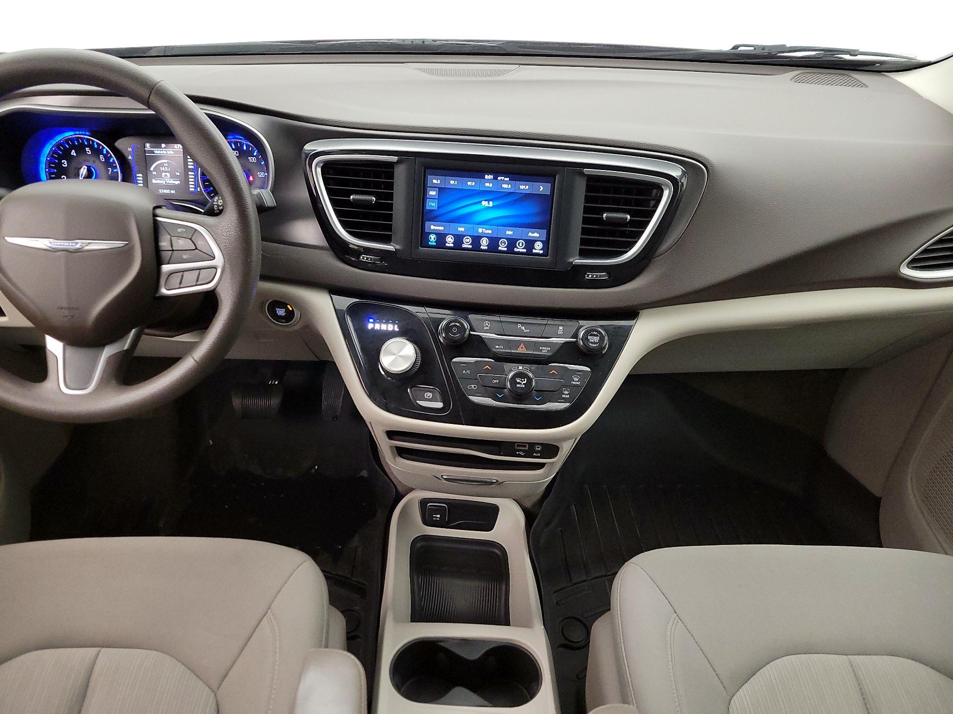 Thumbnail: 2020 Chrysler Voyager - 18