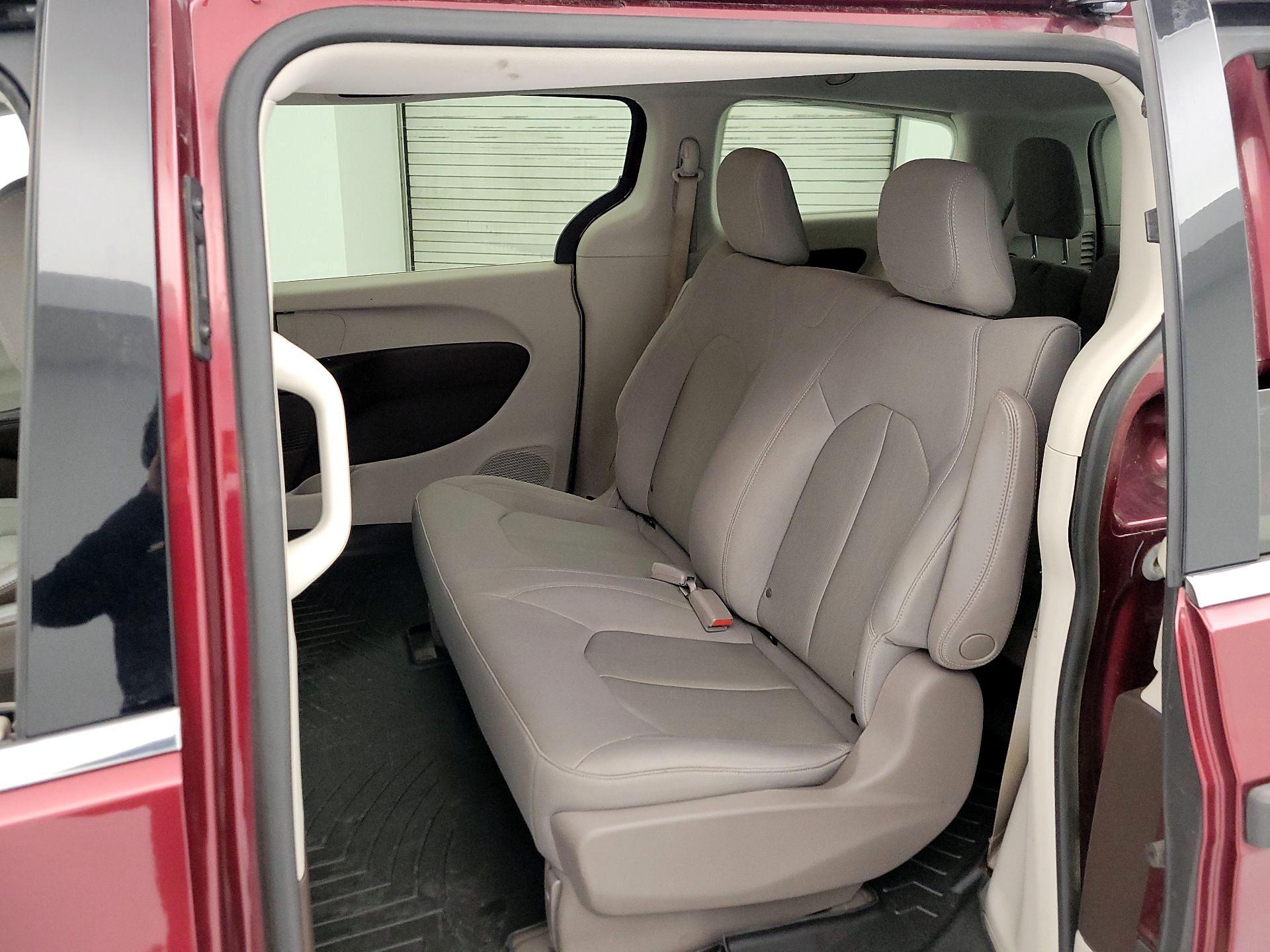 Thumbnail: 2020 Chrysler Voyager - 20