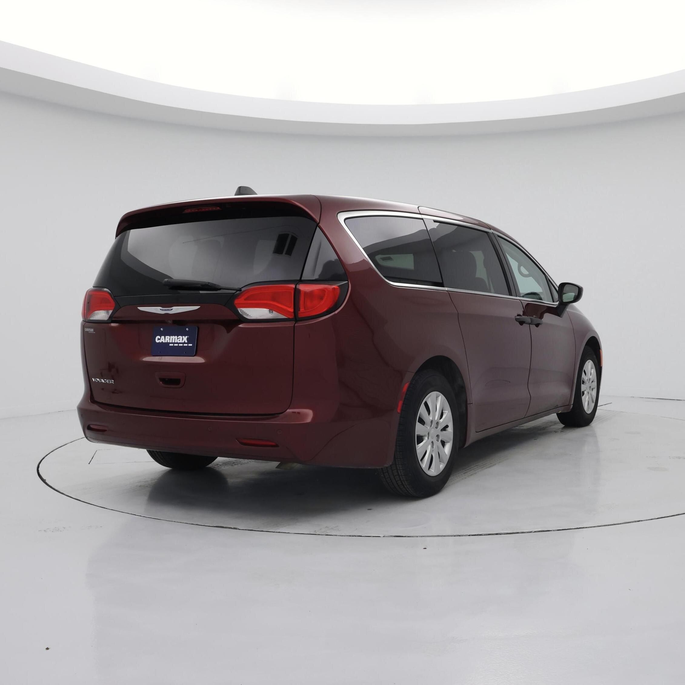 Thumbnail: 2020 Chrysler Voyager - 8