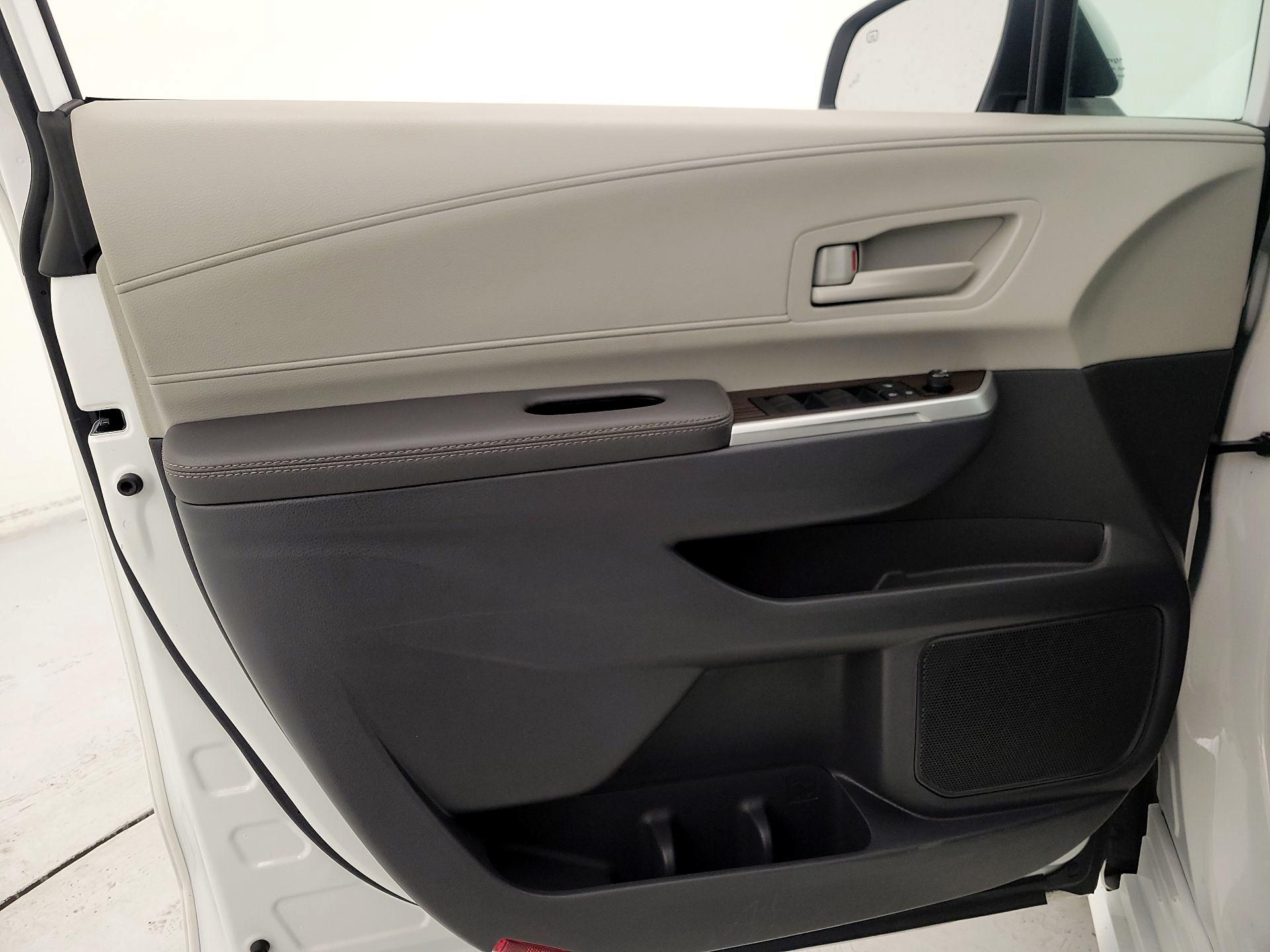 Thumbnail: 2024 Toyota Sienna - 12