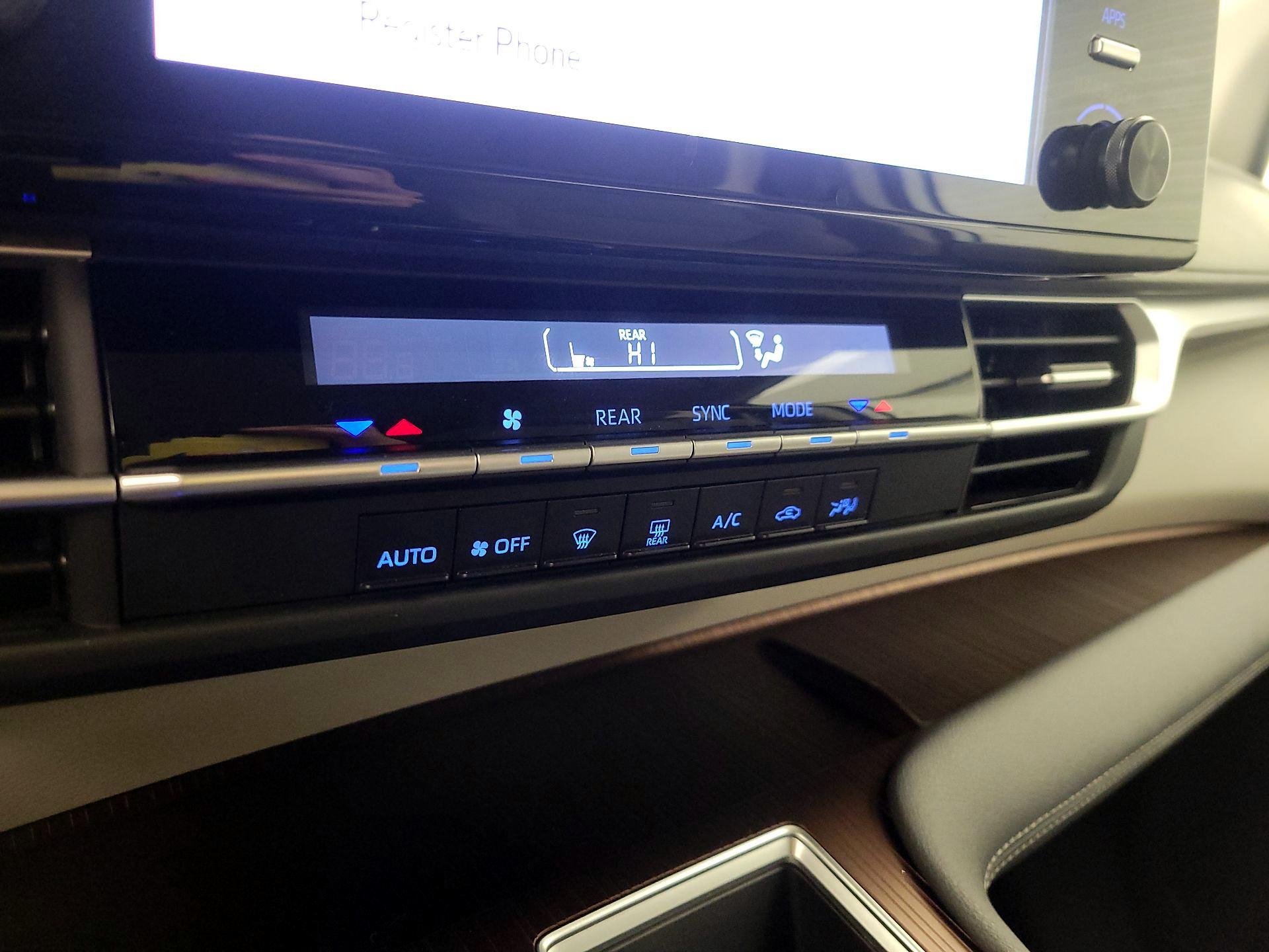 Thumbnail: 2024 Toyota Sienna - 16