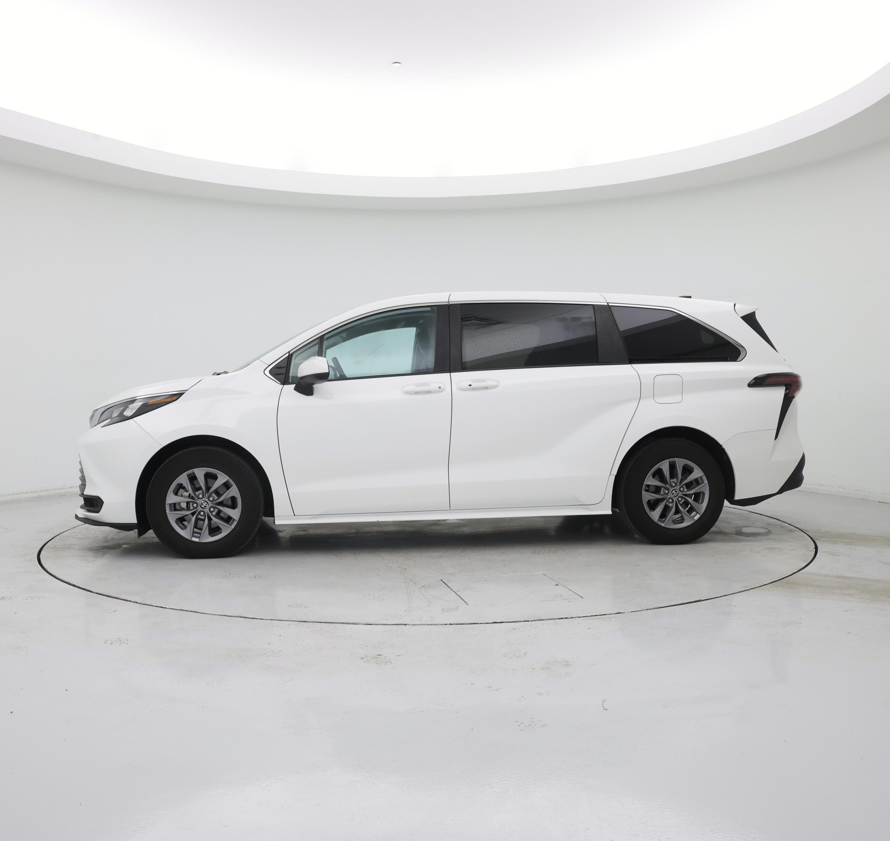 Thumbnail: 2024 Toyota Sienna - 3