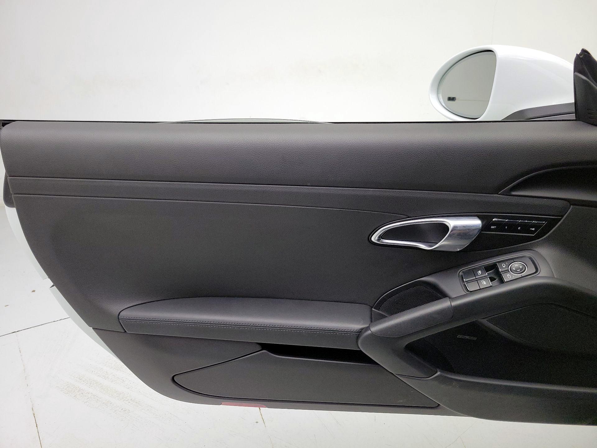 Thumbnail: 2018 Porsche 718 Cayman - 12