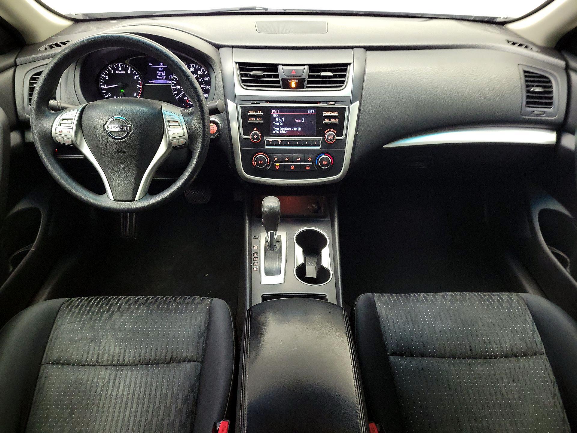 Thumbnail: 2016 Nissan Altima - 9