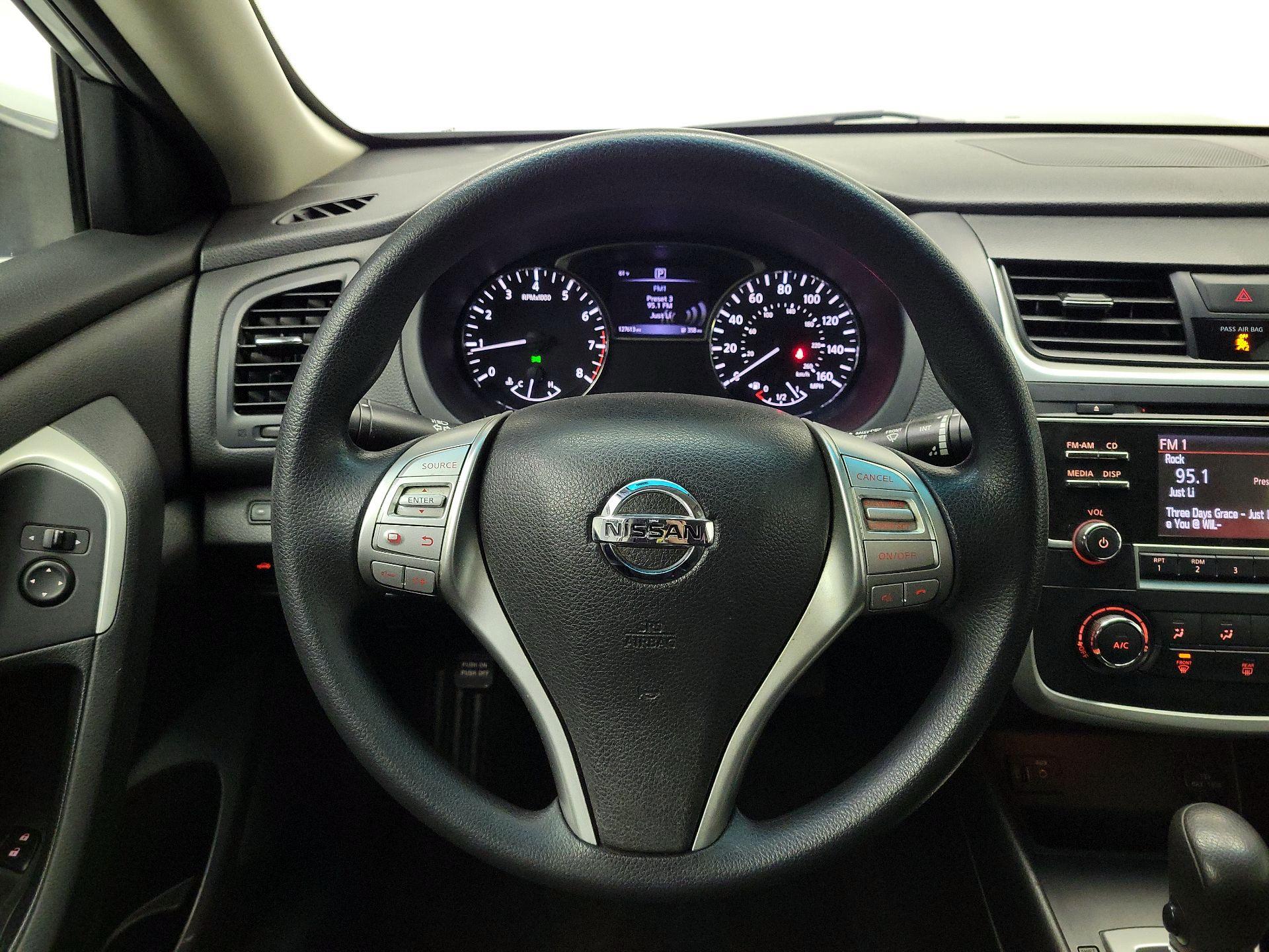 Thumbnail: 2016 Nissan Altima - 10