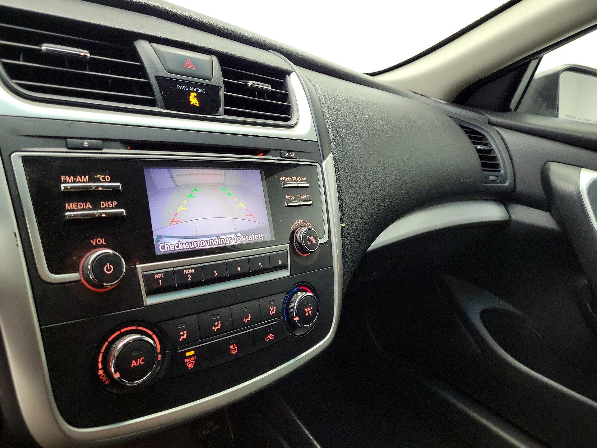 Thumbnail: 2016 Nissan Altima - 14