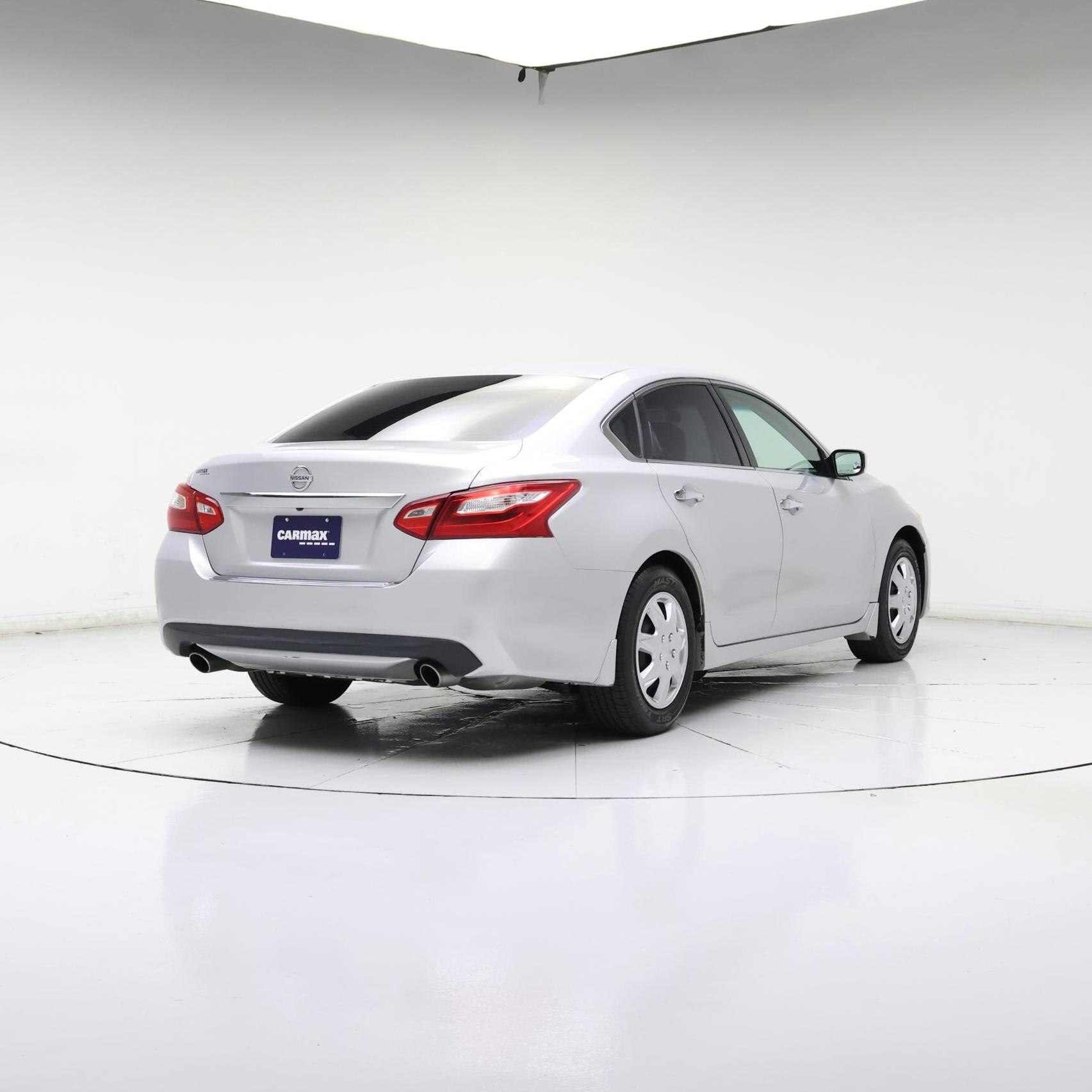 Thumbnail: 2016 Nissan Altima - 8