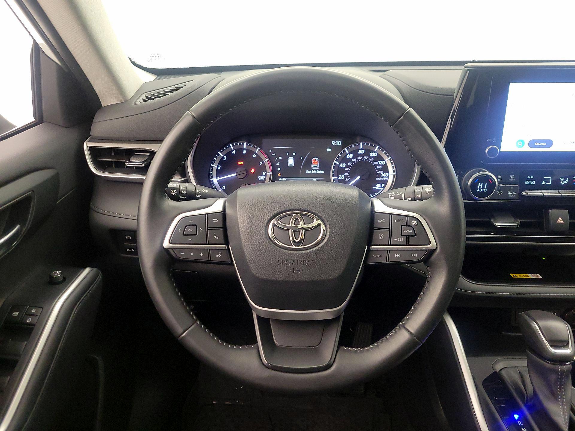 Thumbnail: 2023 Toyota Highlander - 10