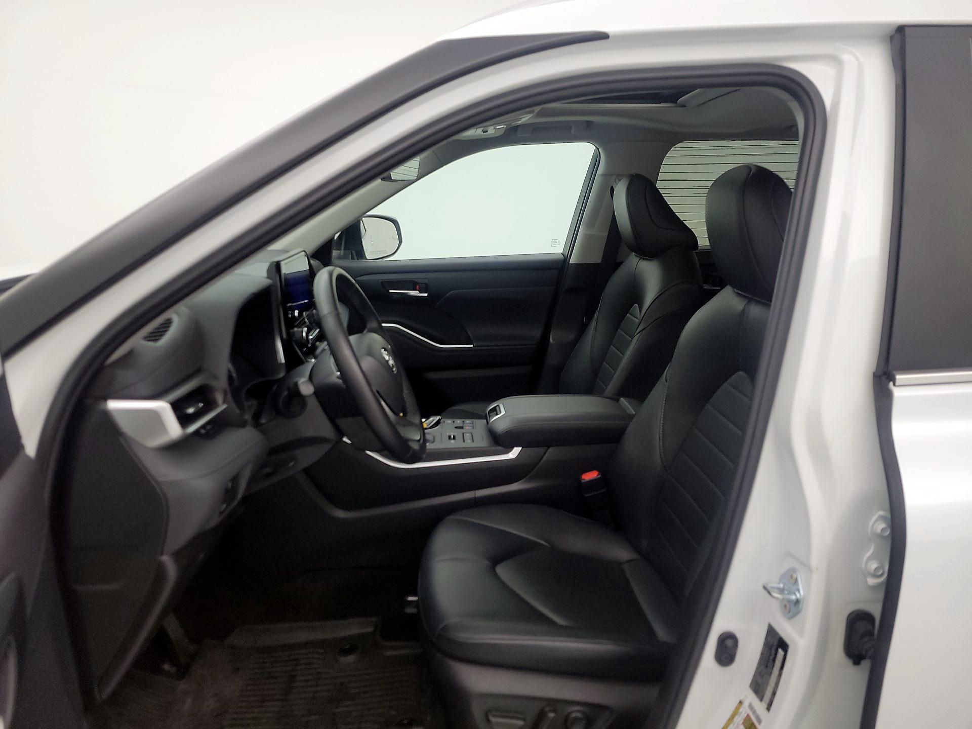 Thumbnail: 2023 Toyota Highlander - 11