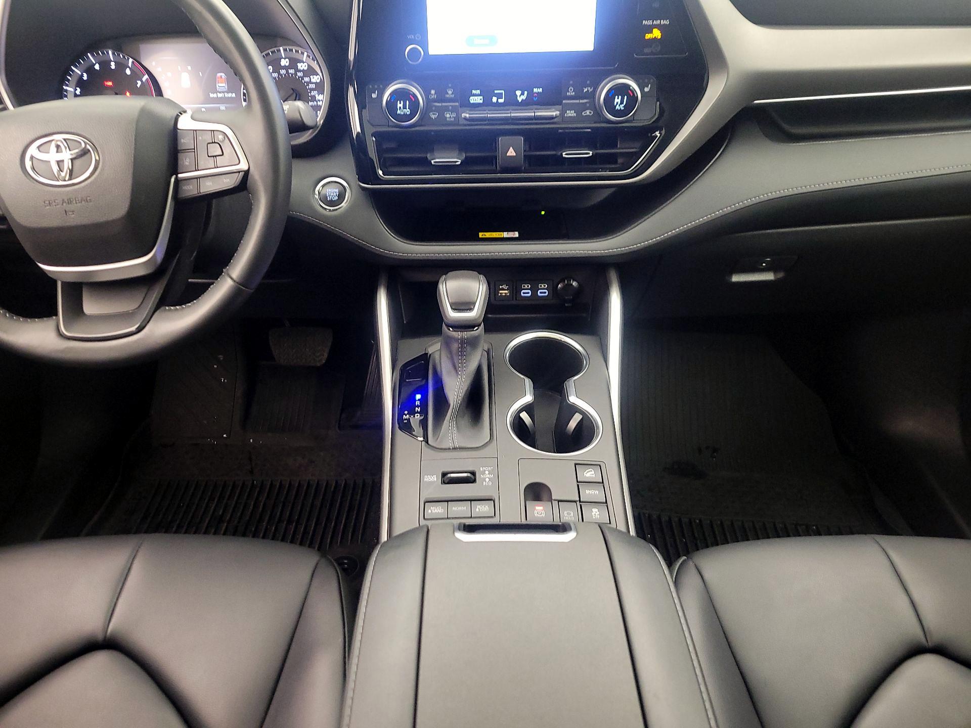 Thumbnail: 2023 Toyota Highlander - 17